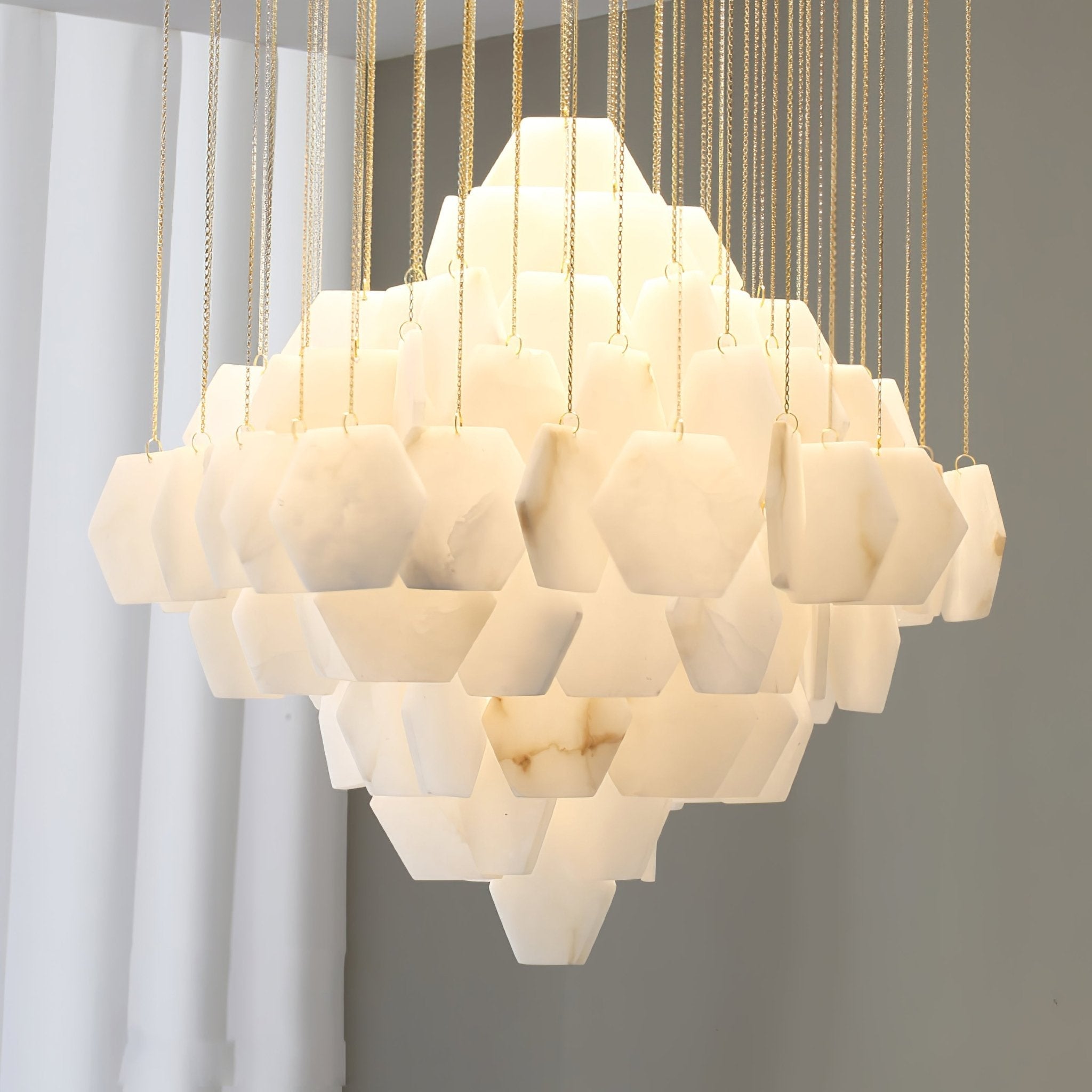 Lustre moderne Hlynur en Albâtre Or et blanc