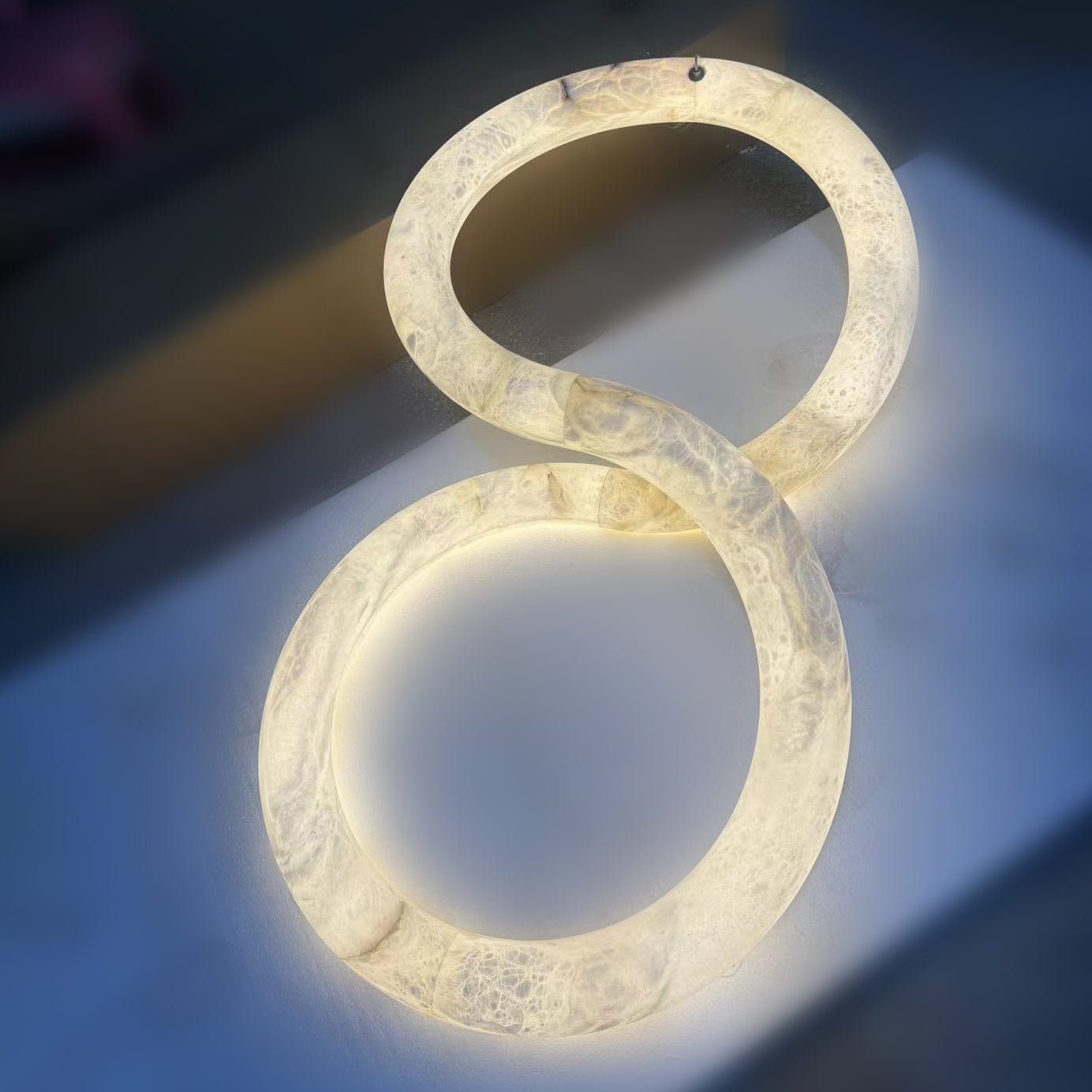 Suspension moderne Halvdan en Laiton et albâtre blanc