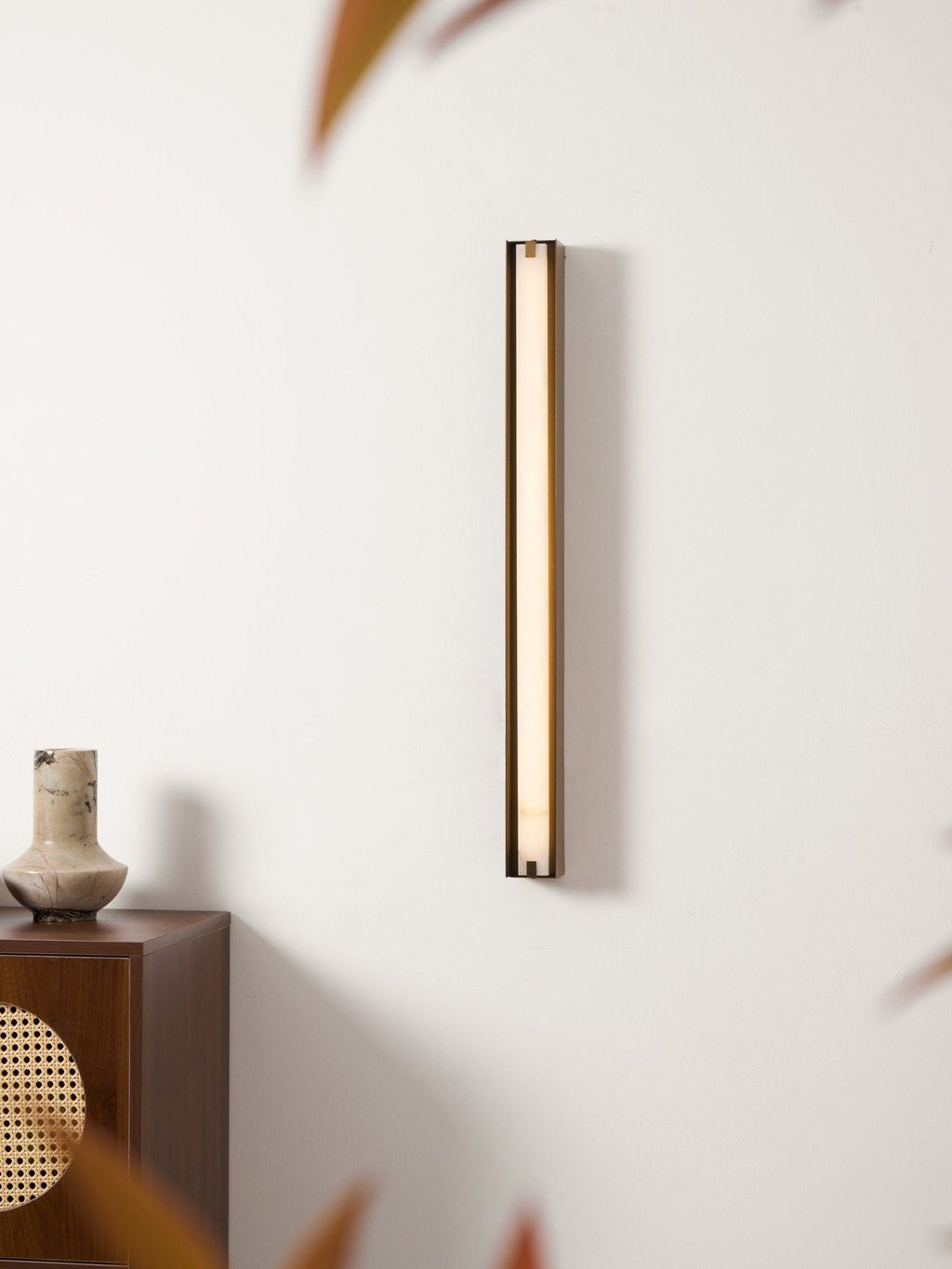 Applique murale moderne Solvi en Albâtre Bronze et blanc