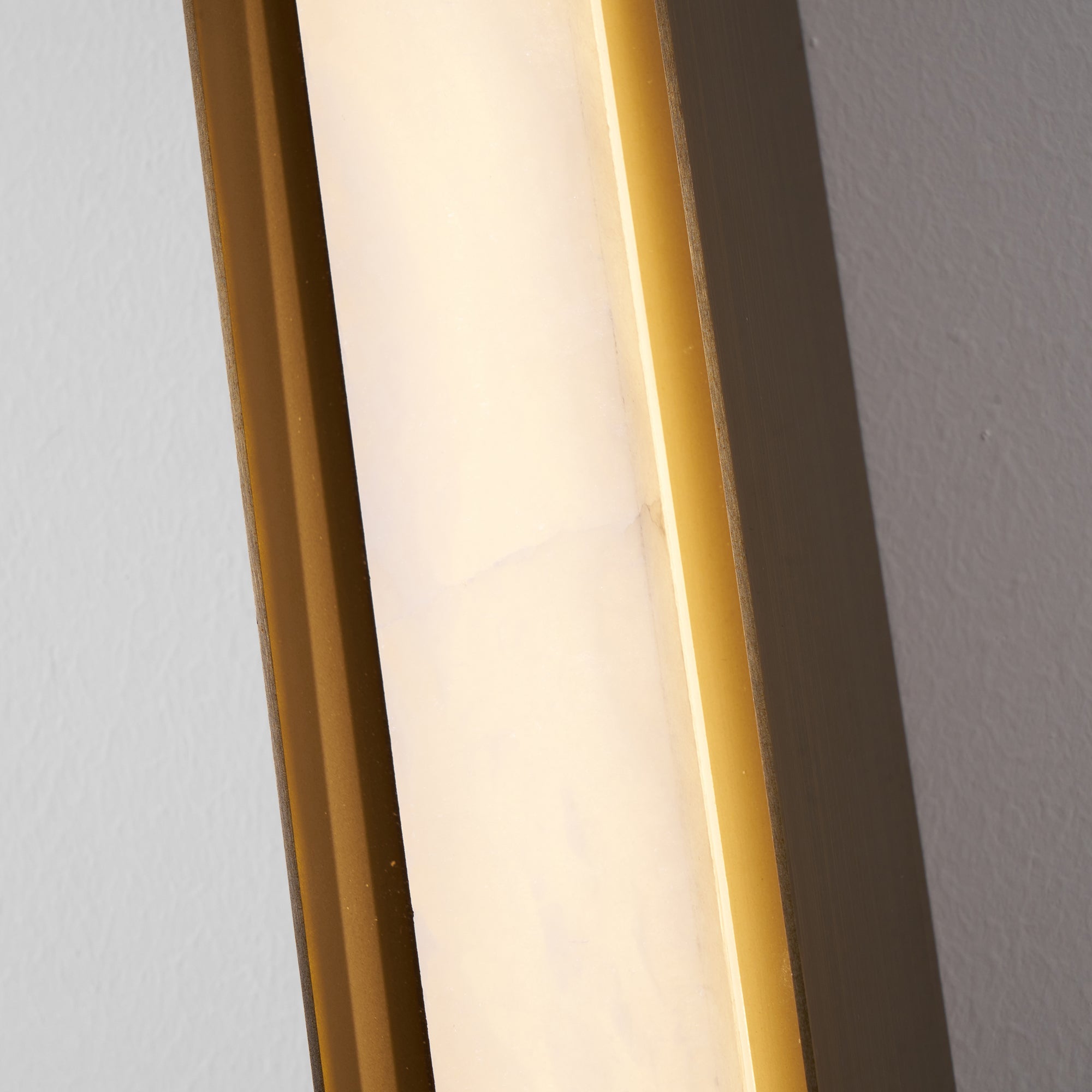 Applique murale moderne Solvi en Albâtre Bronze et blanc