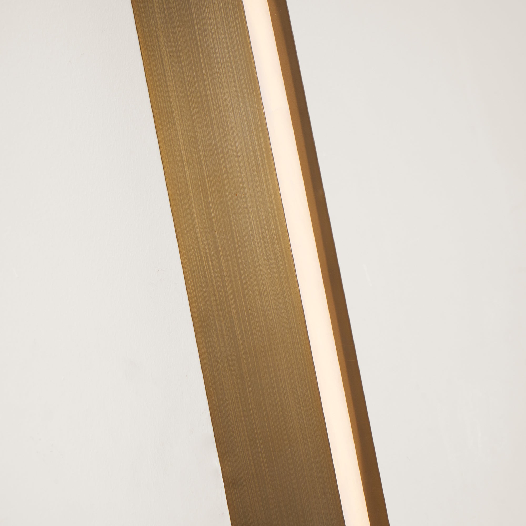 Applique murale moderne Solvi en Albâtre Bronze et blanc