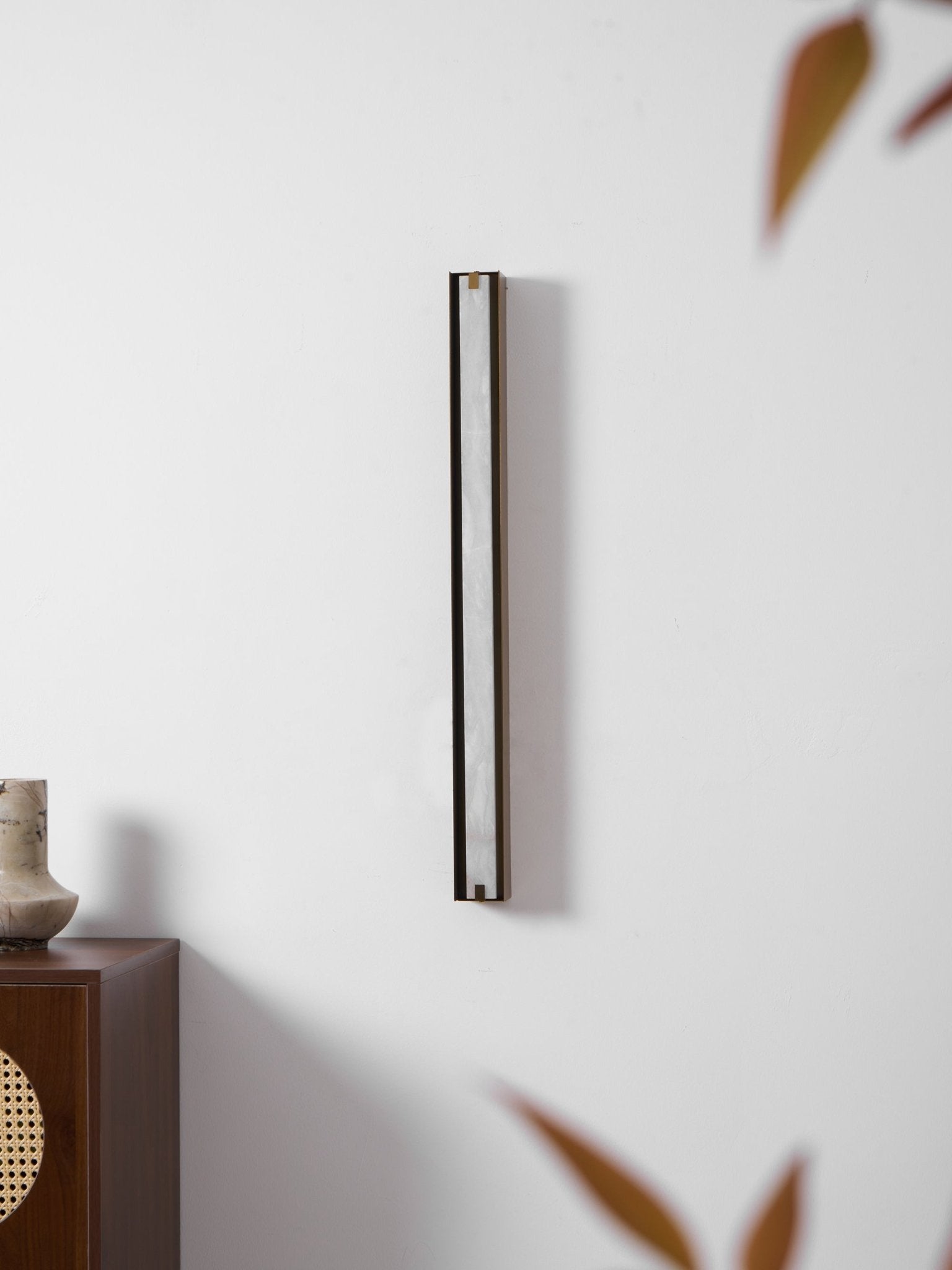 Applique murale moderne Solvi en Albâtre Bronze et blanc