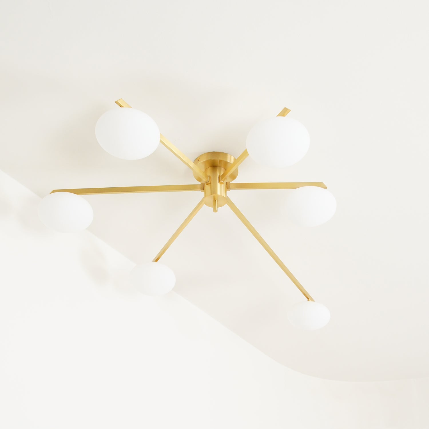 Plafonnier moderne Volund en Albâtre Laiton et blanc