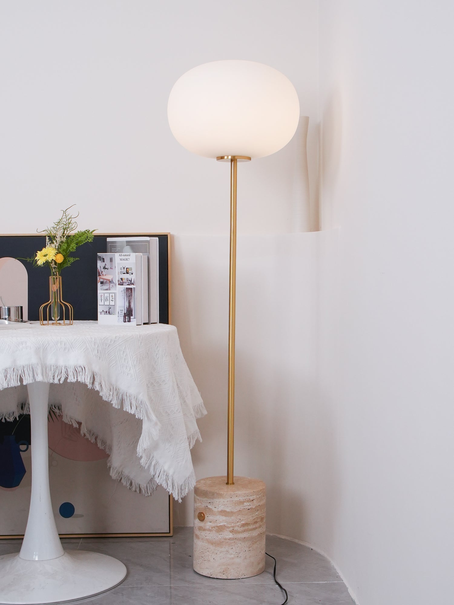 Lampadaire moderne Dren en Travertin Noir et blanc marbre