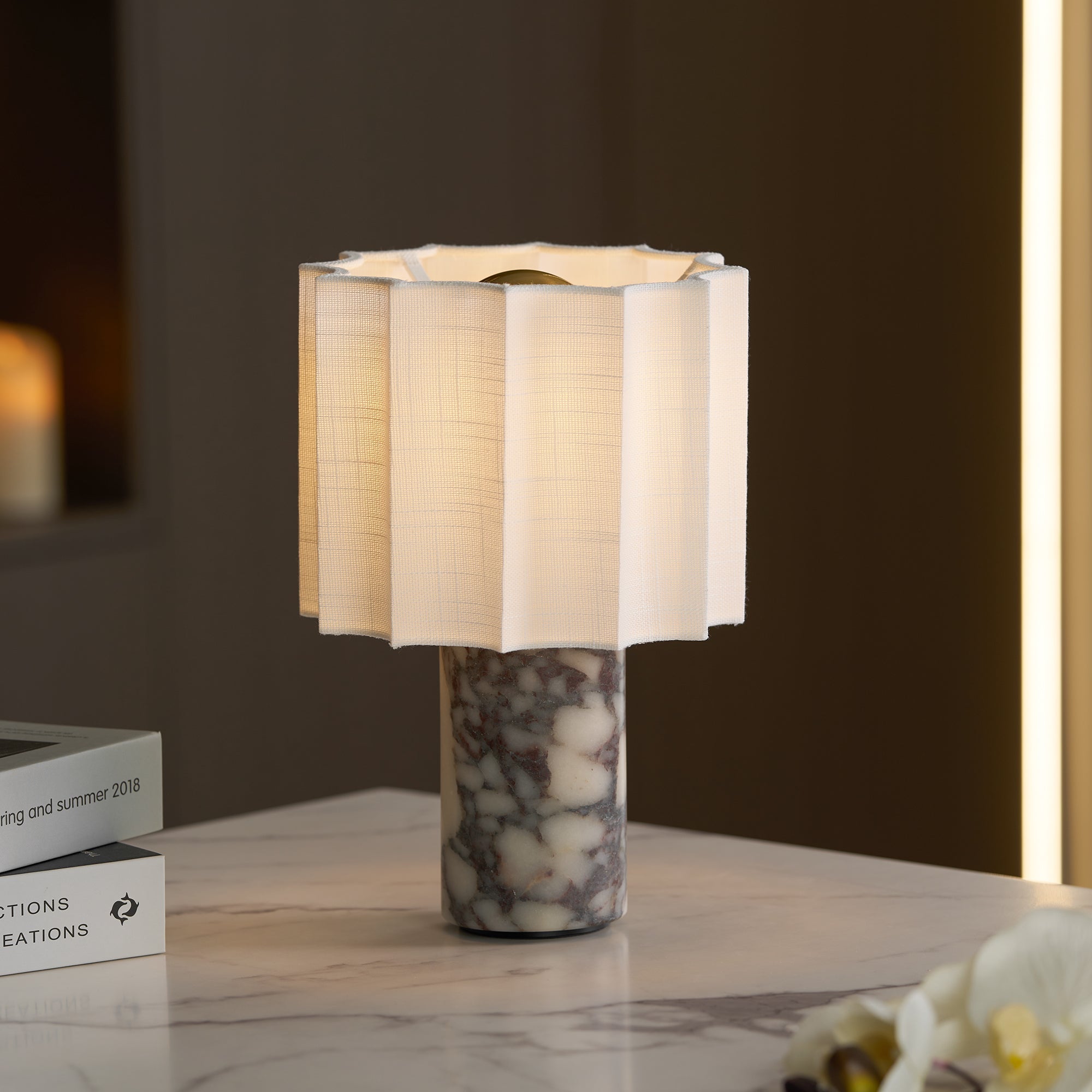 Lampe à poser moderne Evan en Marbre Noir et blanc