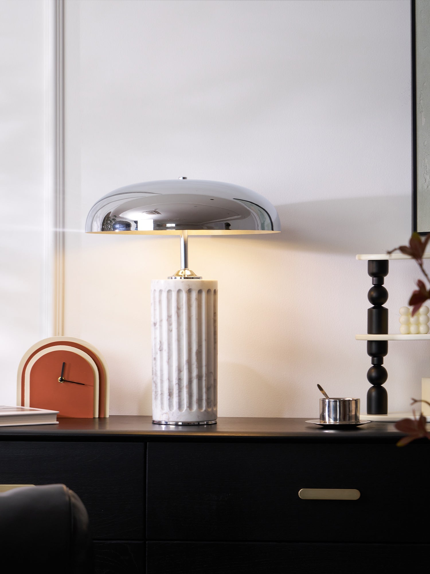 Lampe à poser moderne Wyatt en Marbre Blanc et chrome
