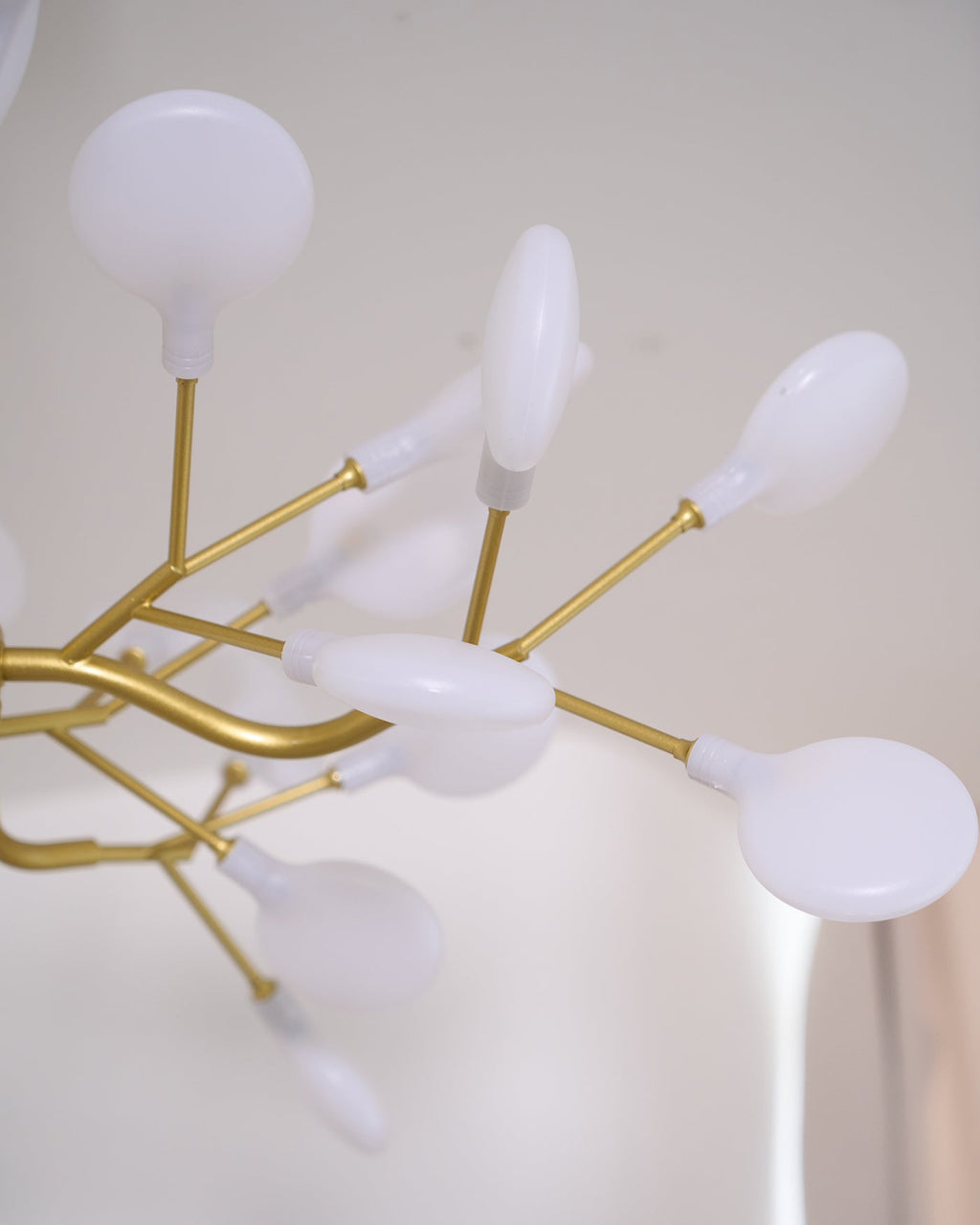 Lustre moderne Edmund en Acrylique Or et blanc
