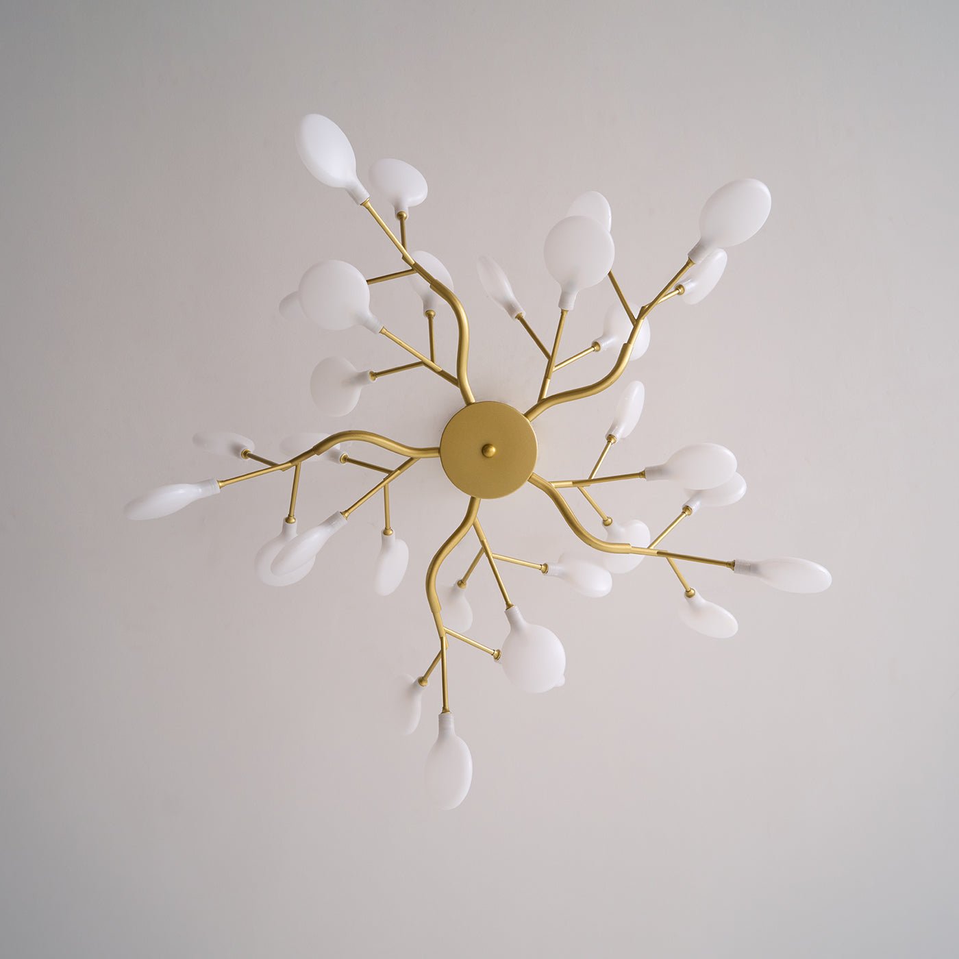 Lustre moderne Edmund en Acrylique Noir et blanc
