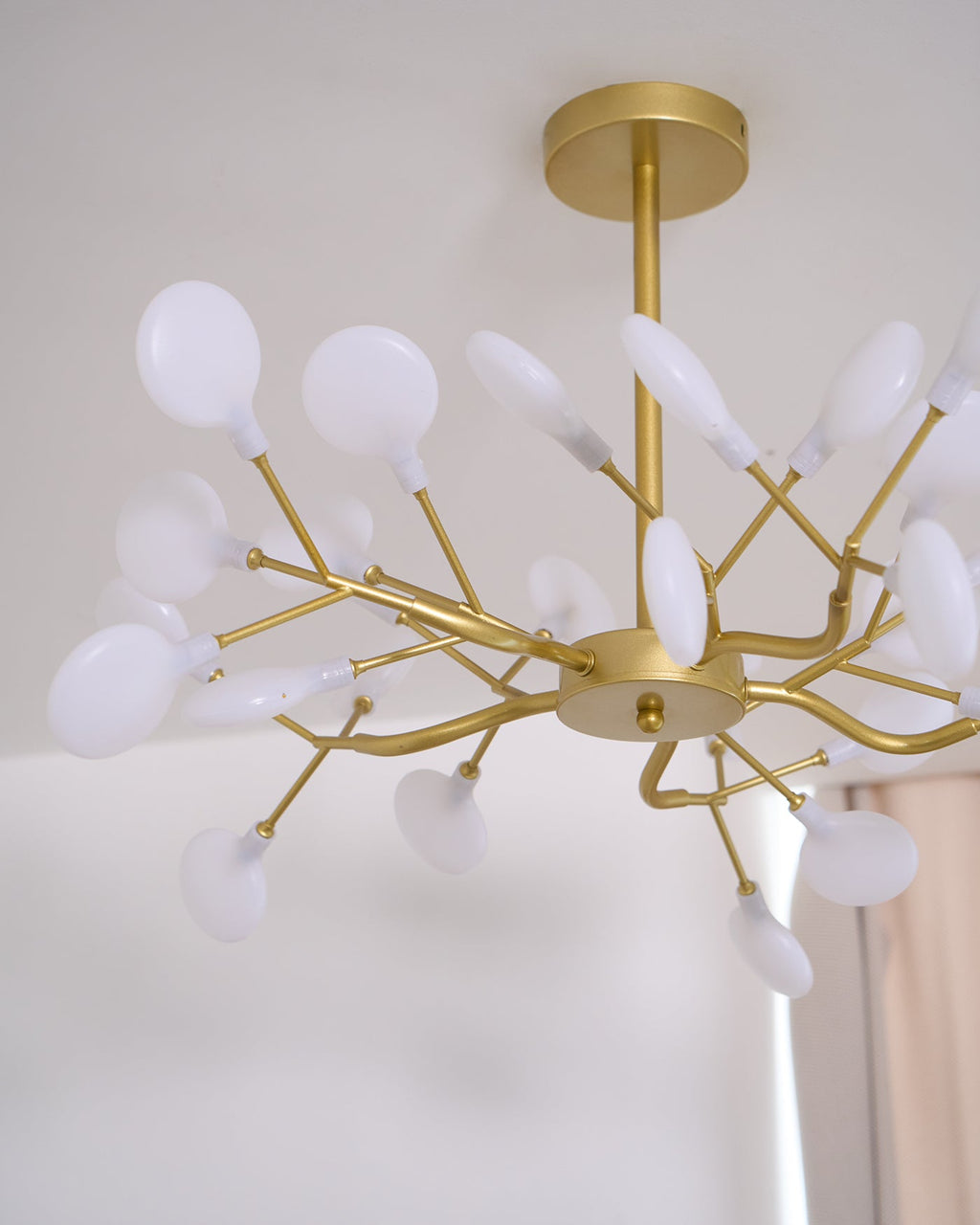 Lustre moderne Edmund en Acrylique Or et blanc