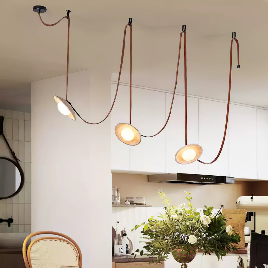 Suspension moderne Ingmar en pierre Travertin jaune et rouge cuir