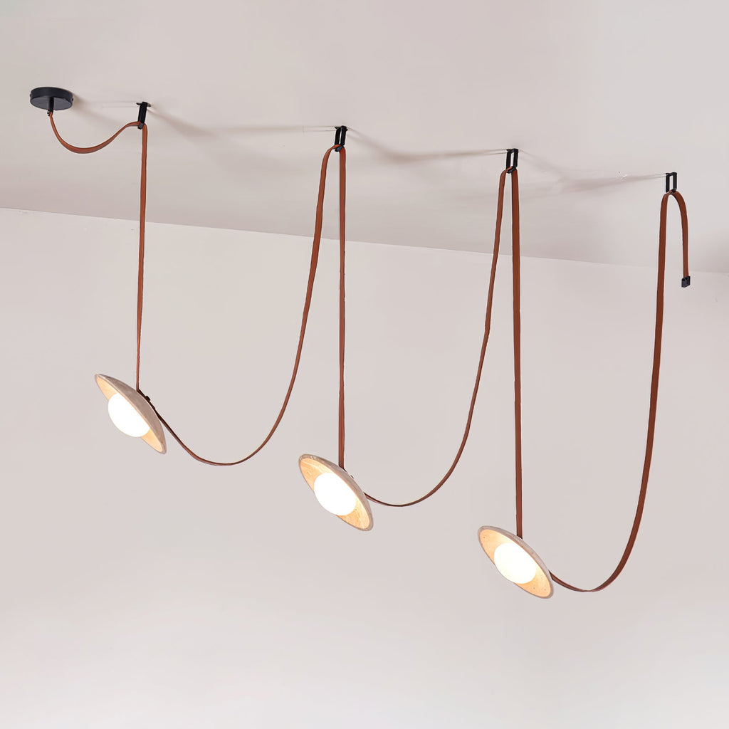 Suspension moderne Ingmar en pierre Travertin jaune et rouge cuir