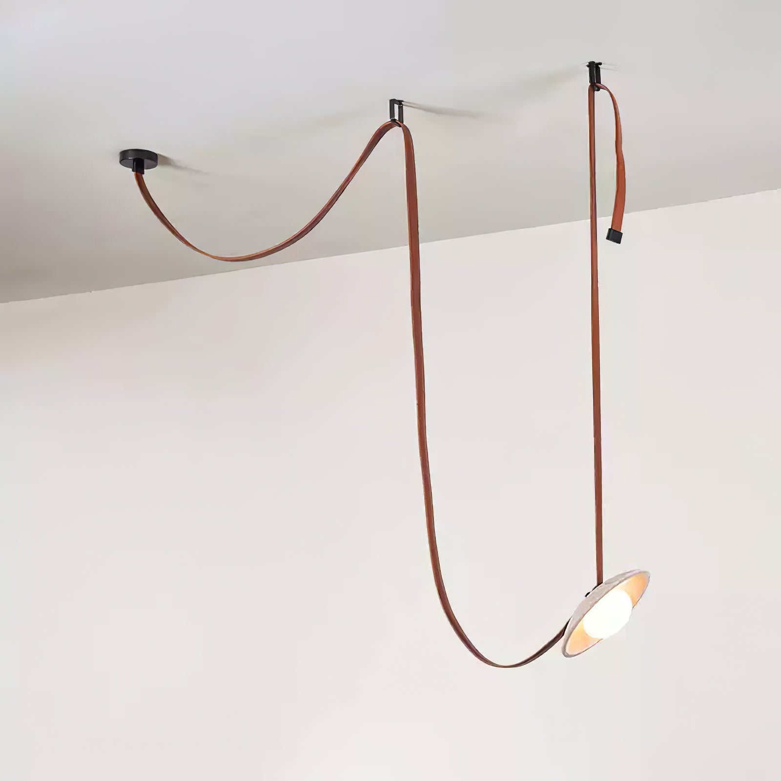 Suspension moderne Ingmar en pierre Travertin jaune et rouge cuir
