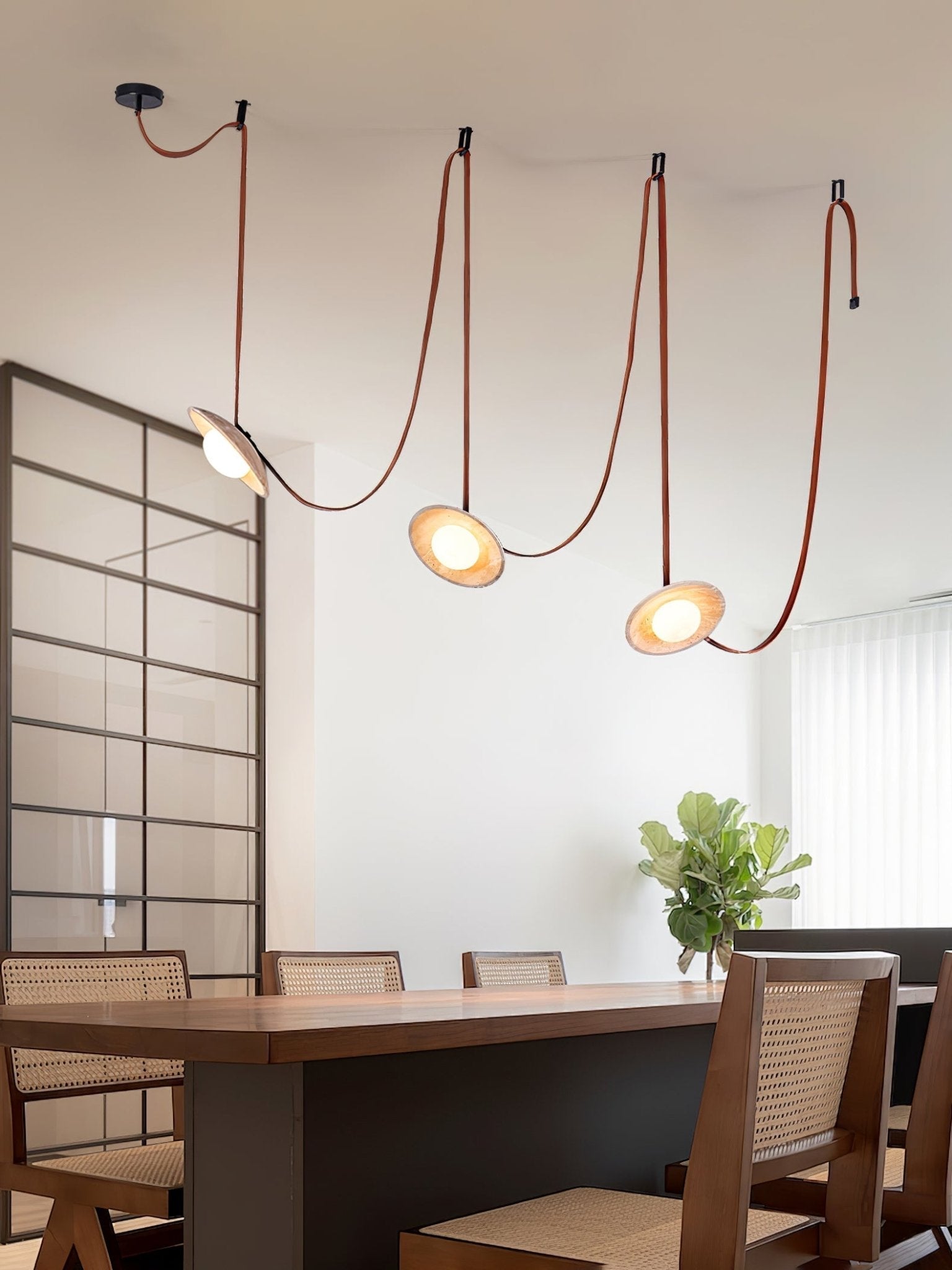 Suspension moderne Ingmar en pierre Travertin jaune et rouge cuir