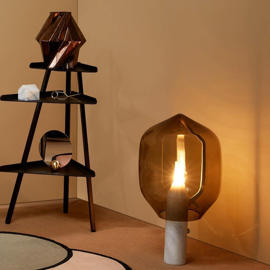 Lampe à poser moderne Gudik en Noir marbre et ambre verre