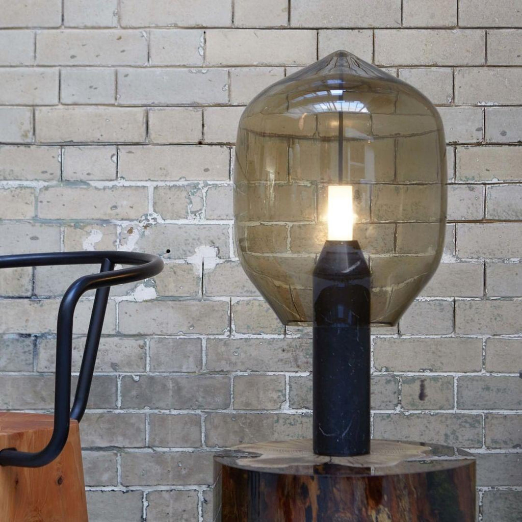 Lampe à poser moderne Gudik en Noir marbre et verre fumé