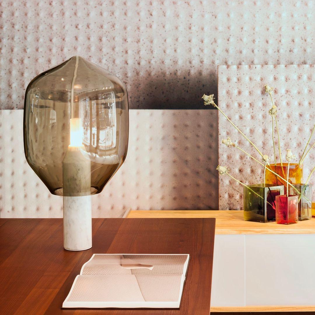 Lampe à poser moderne Gudik en Blanc marbre et ambre verre