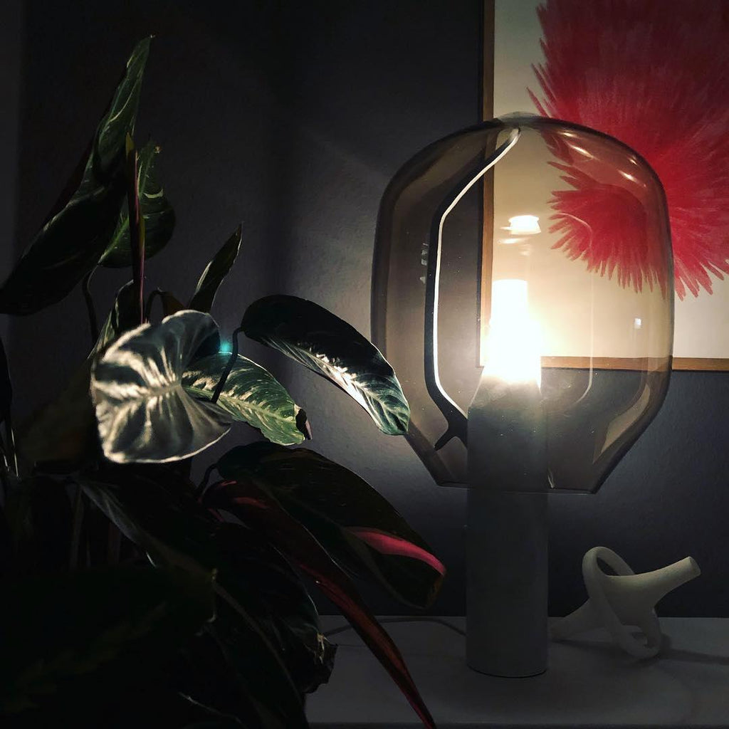Lampe à poser moderne Gudik en Noir marbre et ambre verre