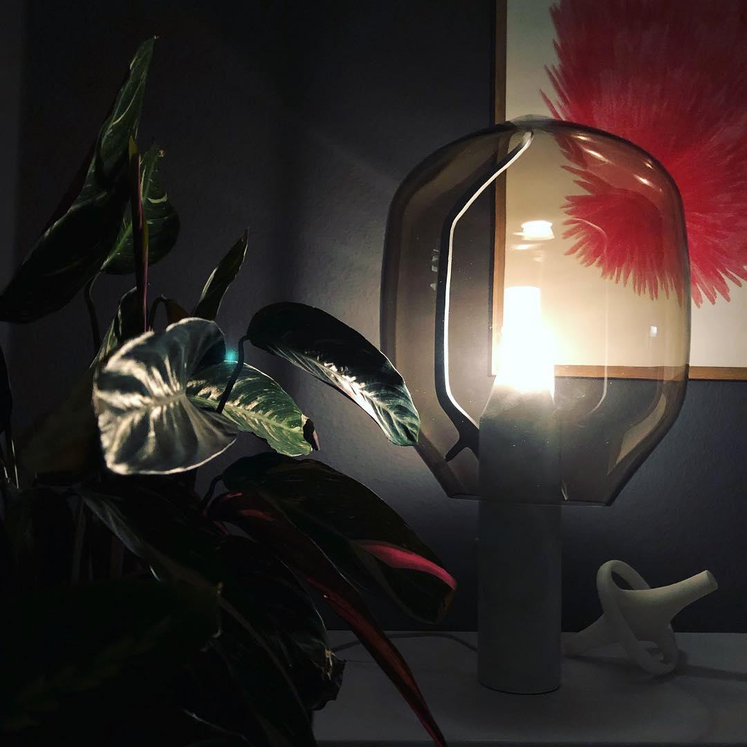 Lampe à poser moderne Gudik en Noir marbre et verre fumé
