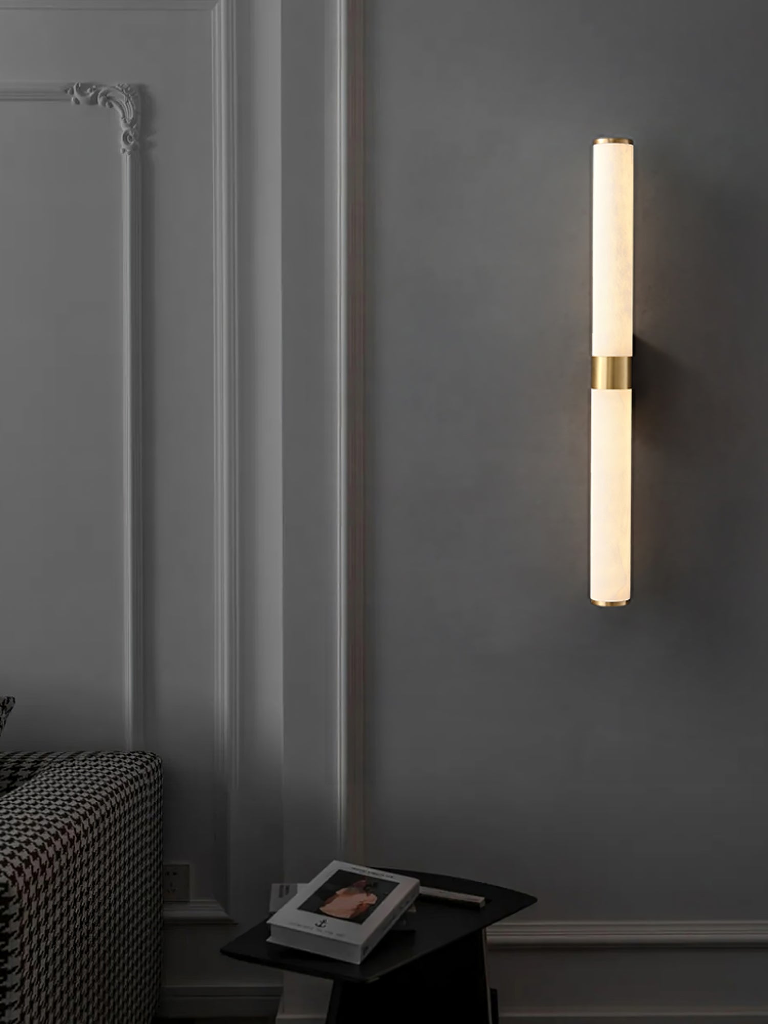 Applique murale moderne Arnlaug en Noir et albâtre blanc