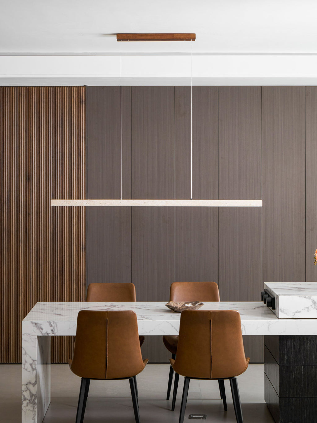 Suspension moderne Wilder en Bois et travertin jaune