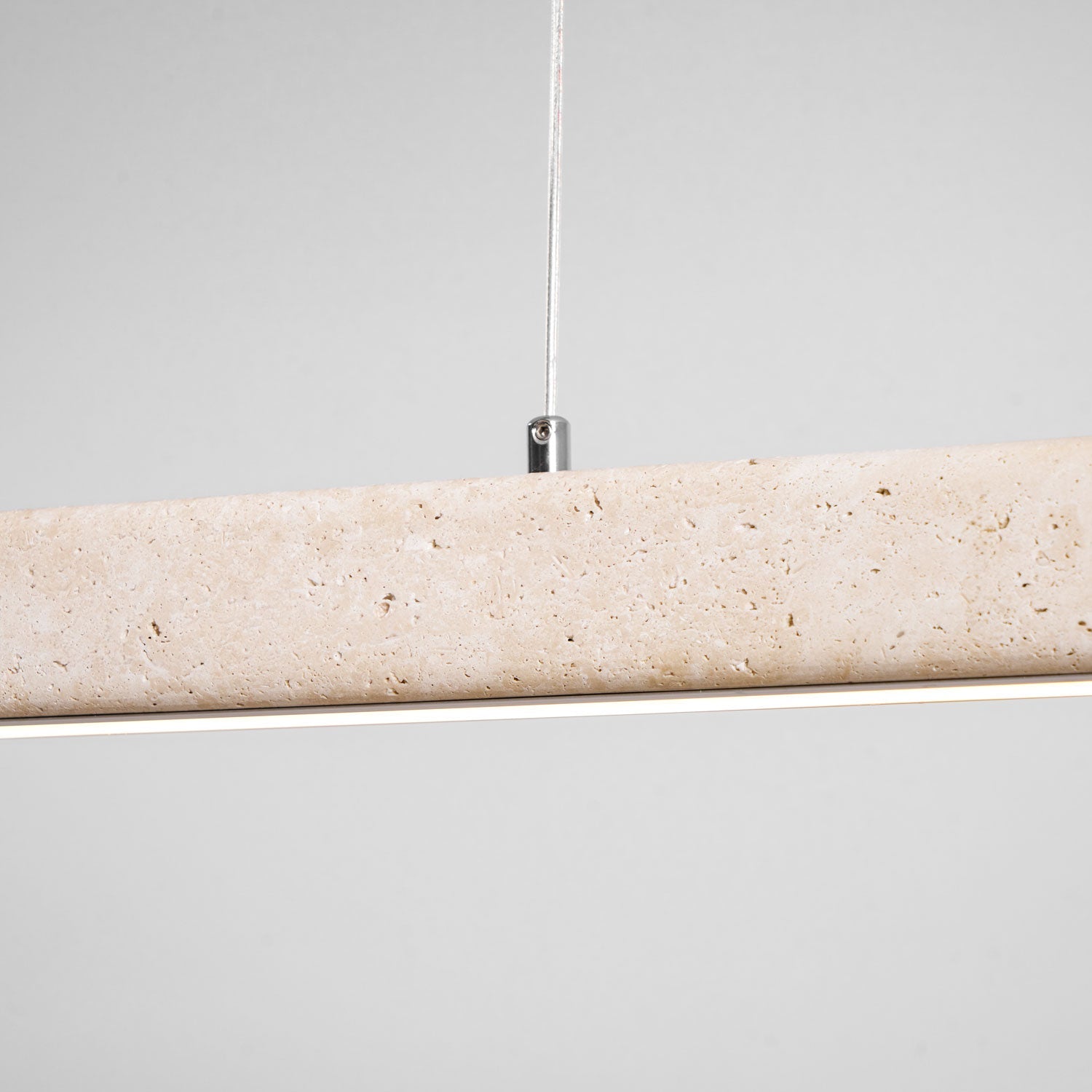 Suspension moderne Wilder en Noyer bois et travertin jaune