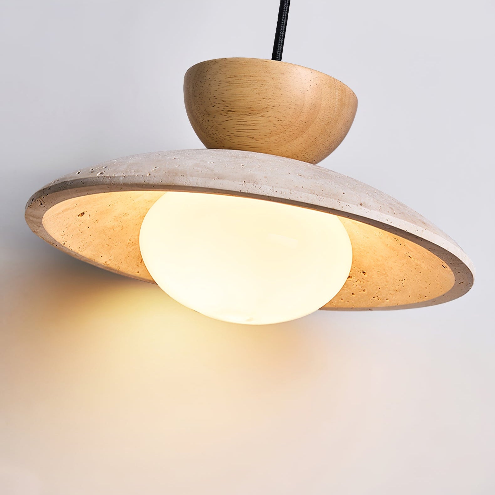 Suspension moderne Bronze en Bois et travertin jaune