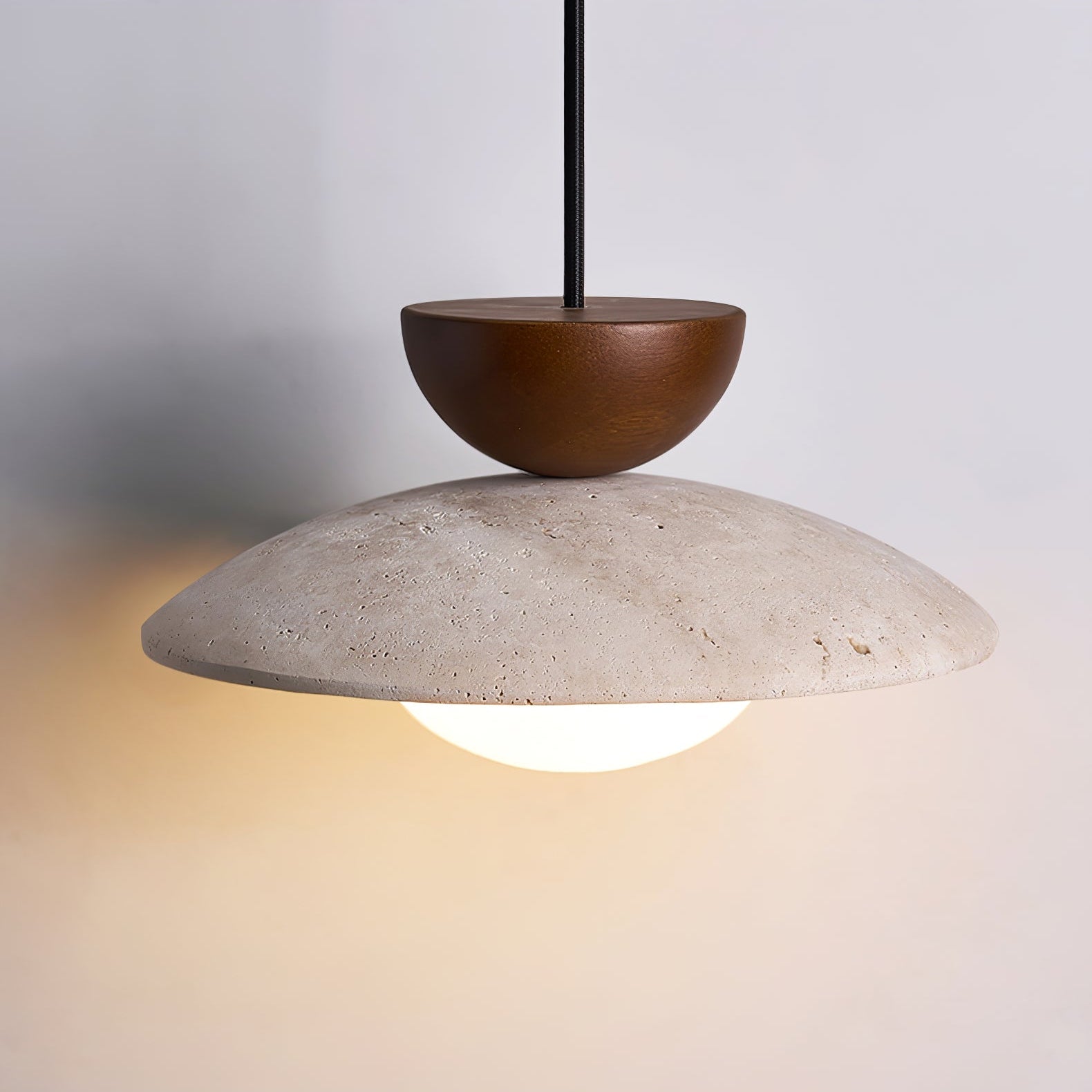 Suspension moderne Bronze en Bois et travertin jaune
