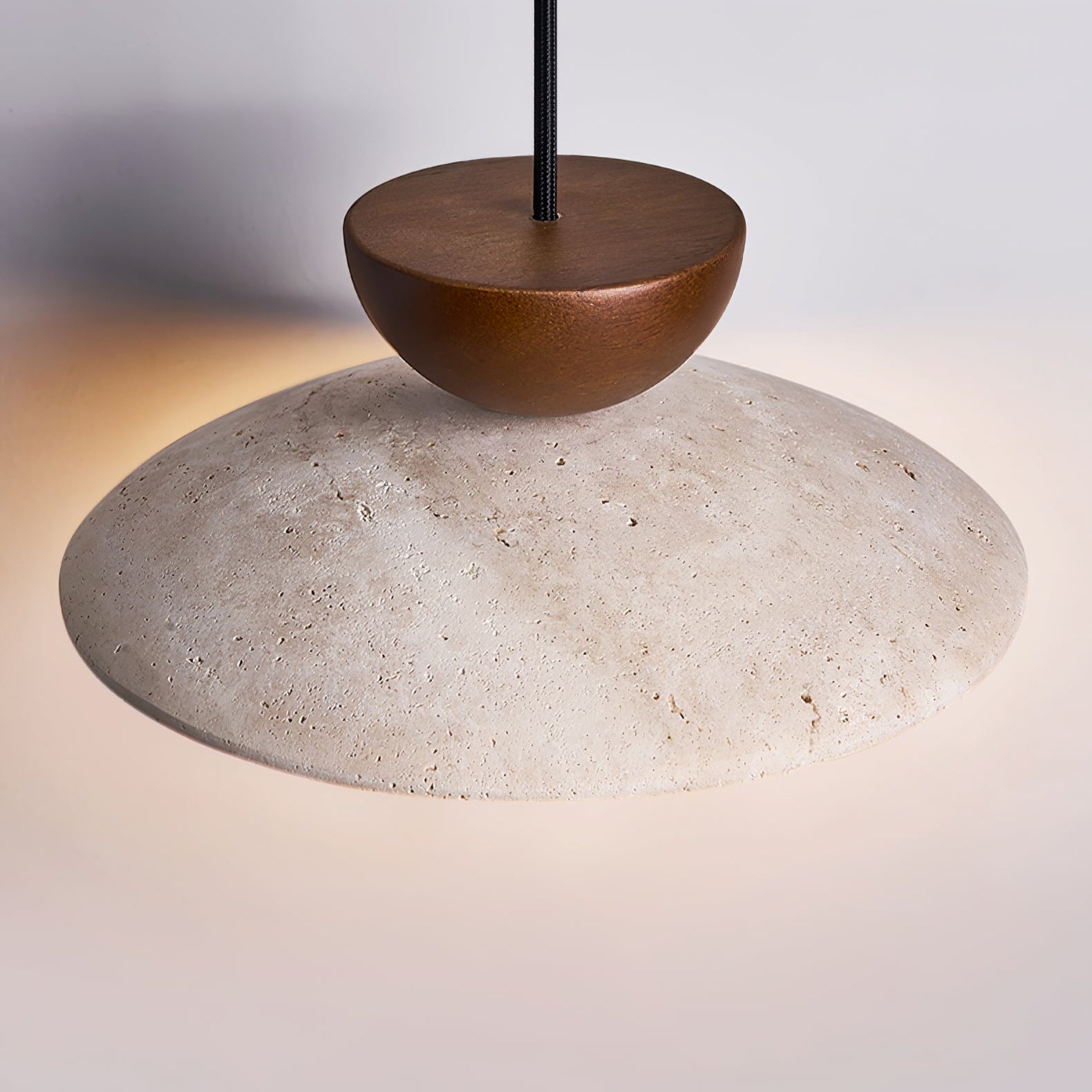 Suspension moderne Bronze en Bois et travertin jaune