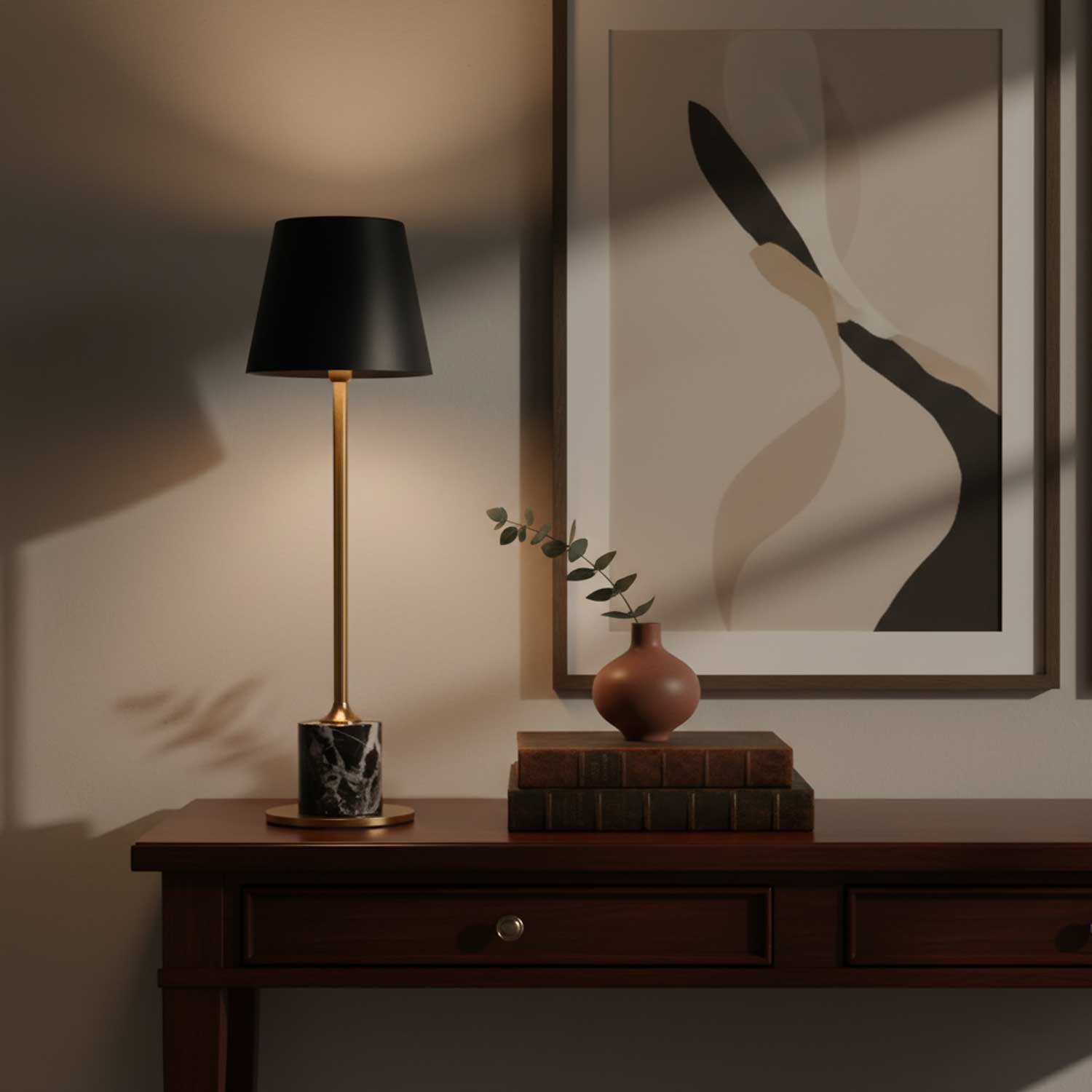 Lampe à poser moderne Alastair en Marbre Noir et doré