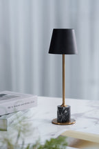 Lampe à poser moderne Alastair en Marbre Noir et doré