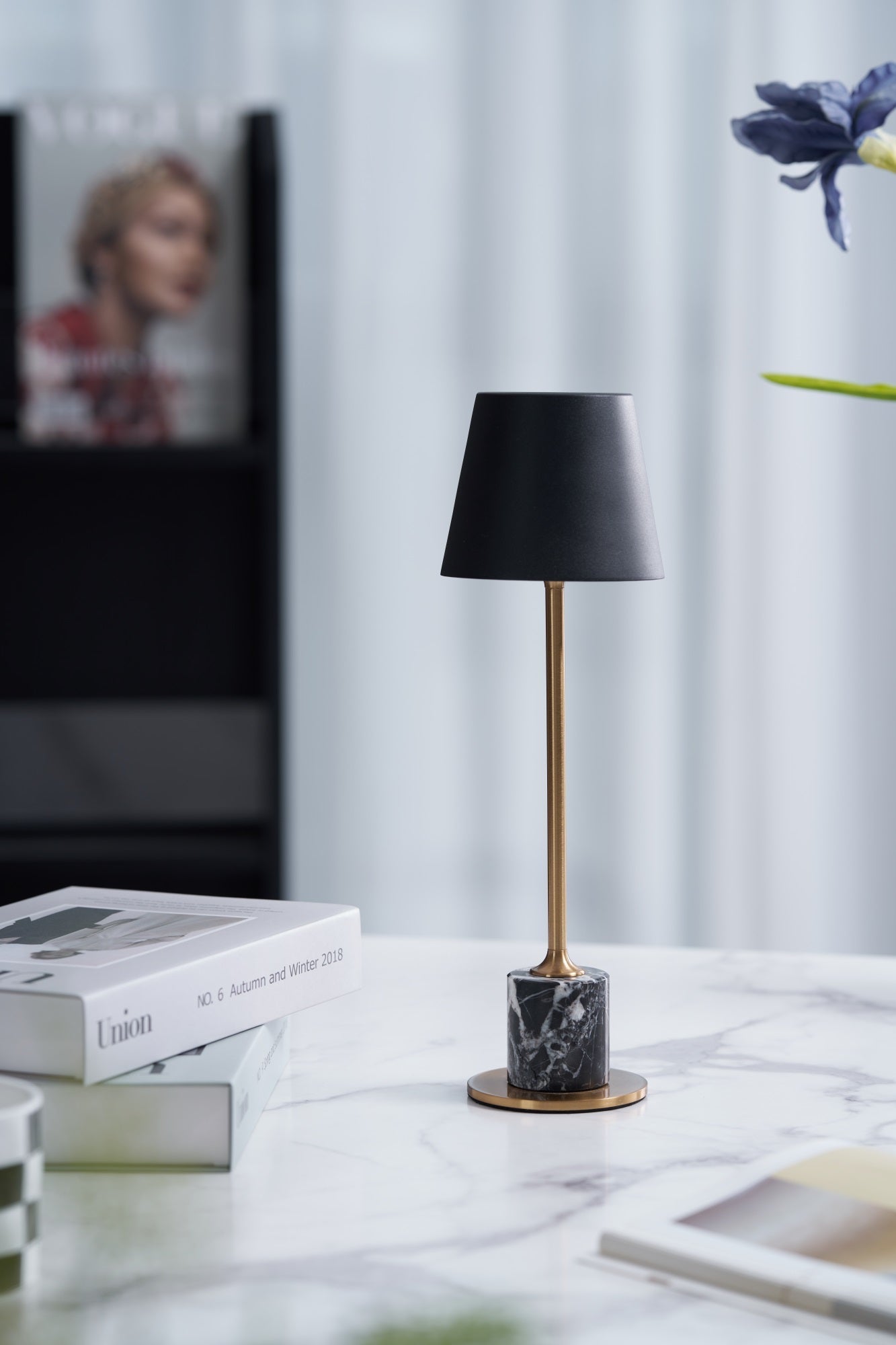 Lampe à poser moderne Alastair en Marbre Noir et doré