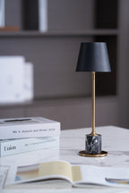 Lampe à poser moderne Alastair en Marbre Noir et doré