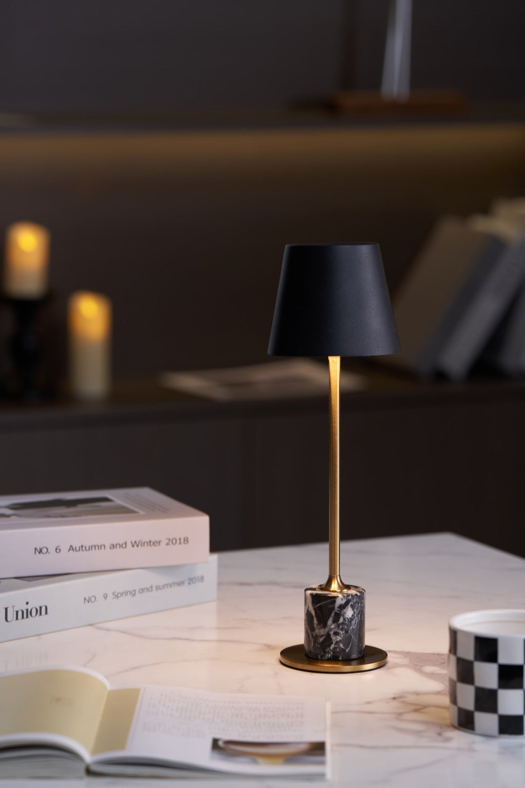 Lampe à poser moderne Alastair en Marbre Noir et doré