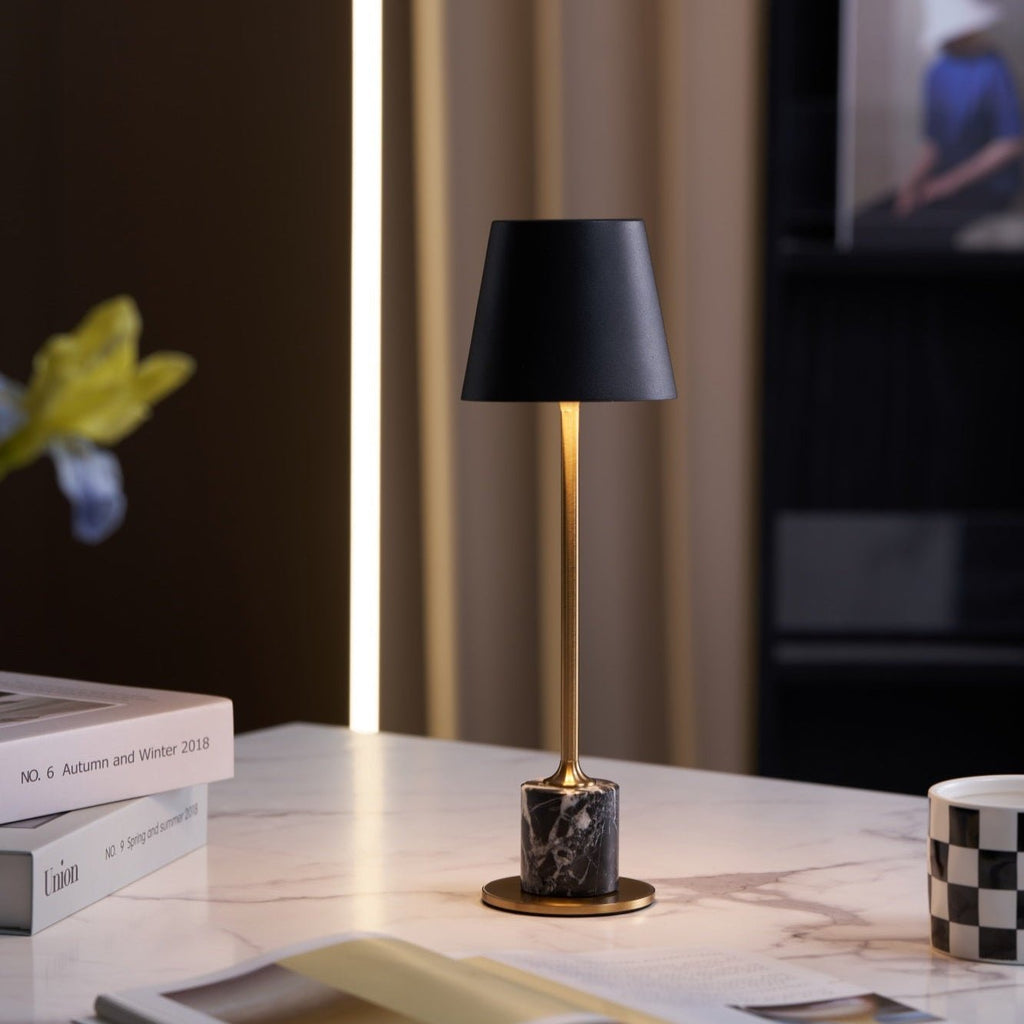 Lampe à poser moderne Alastair en Marbre Noir et doré