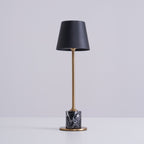 Lampe à poser moderne Alastair en Marbre Noir et doré