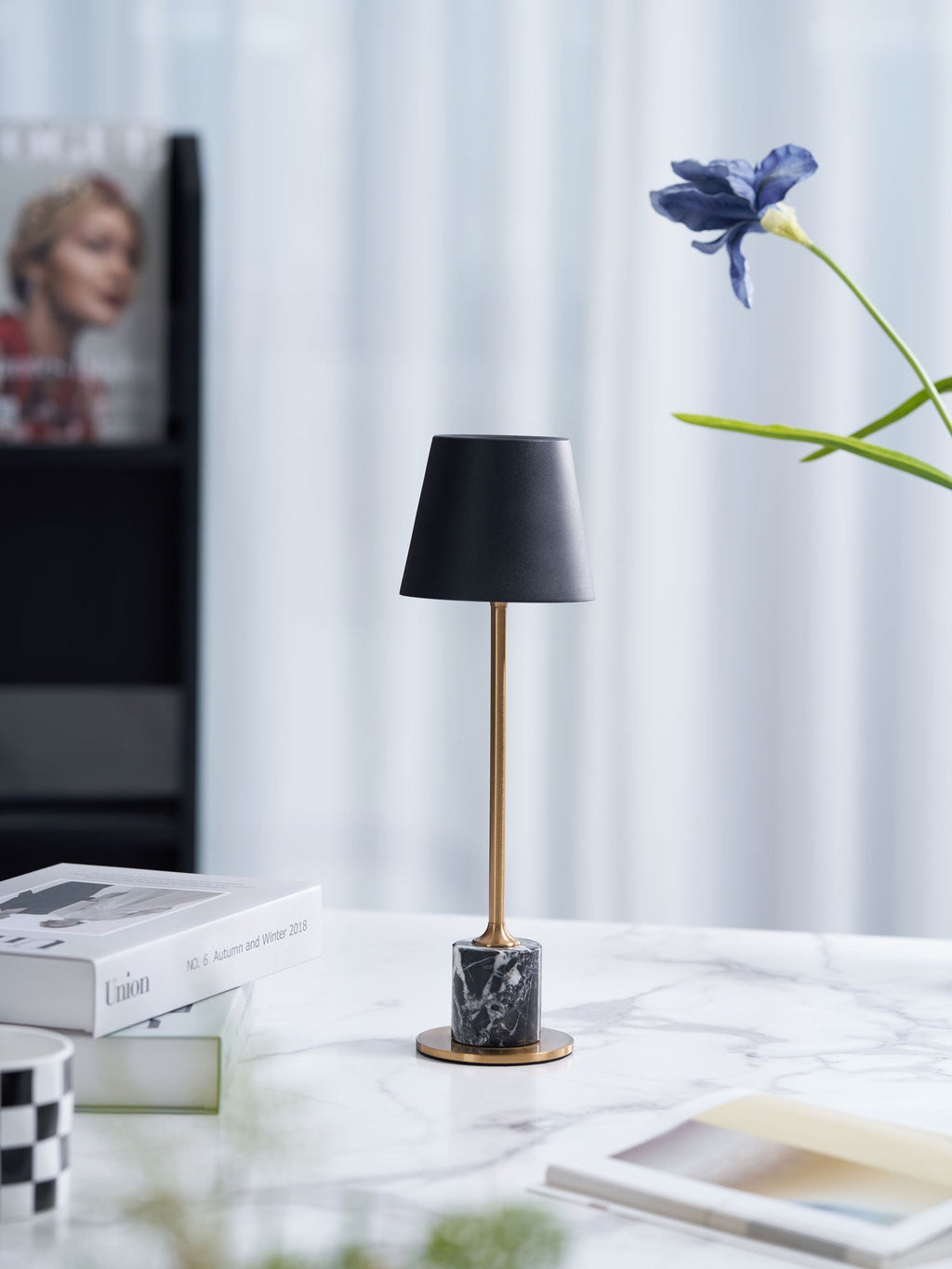 Lampe à poser moderne Alastair en Marbre Noir et doré