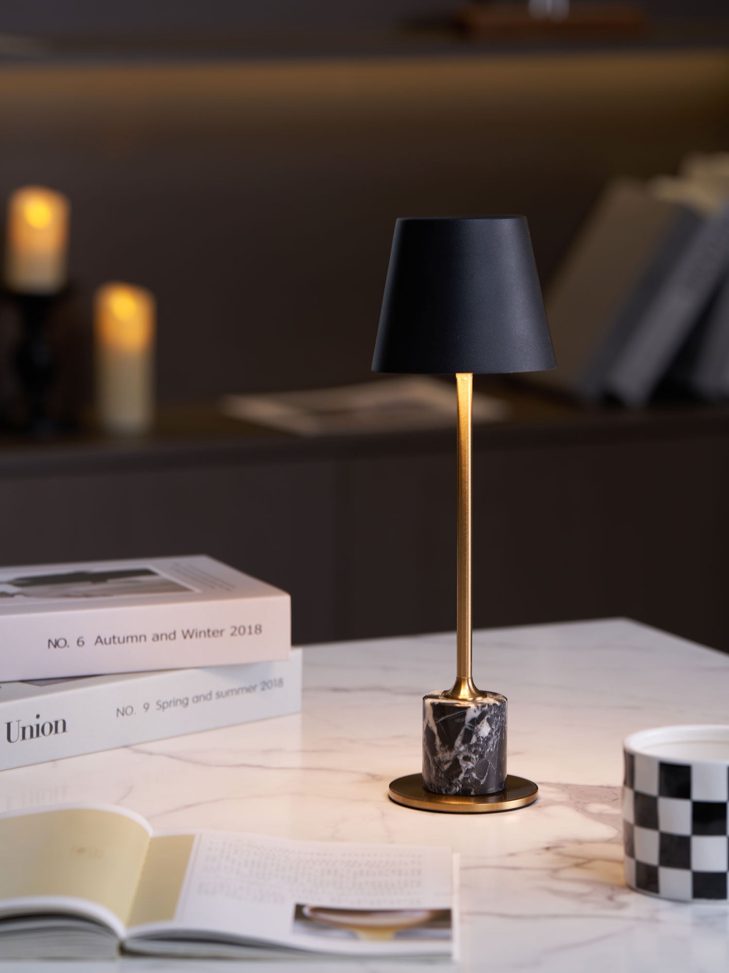 Lampe à poser moderne Alastair en Marbre Noir et doré