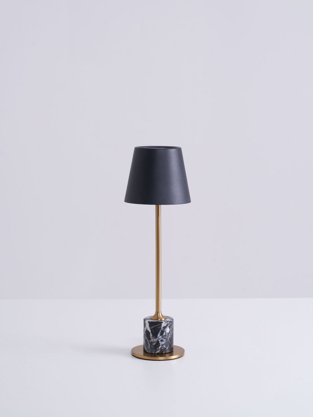 Lampe à poser moderne Alastair en Marbre Noir et doré