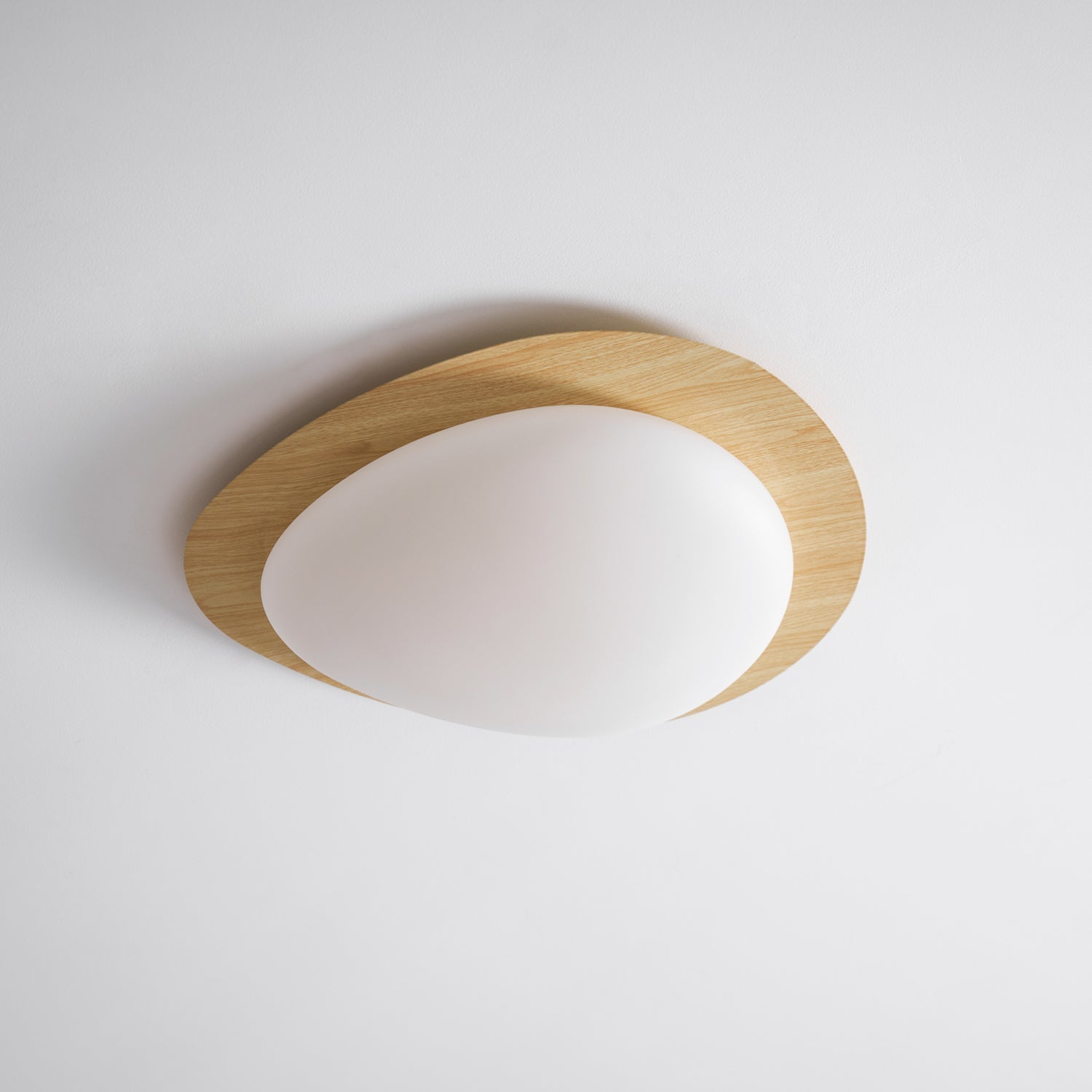 Plafonnier moderne Vaino en métal Artistique bois naturel effet