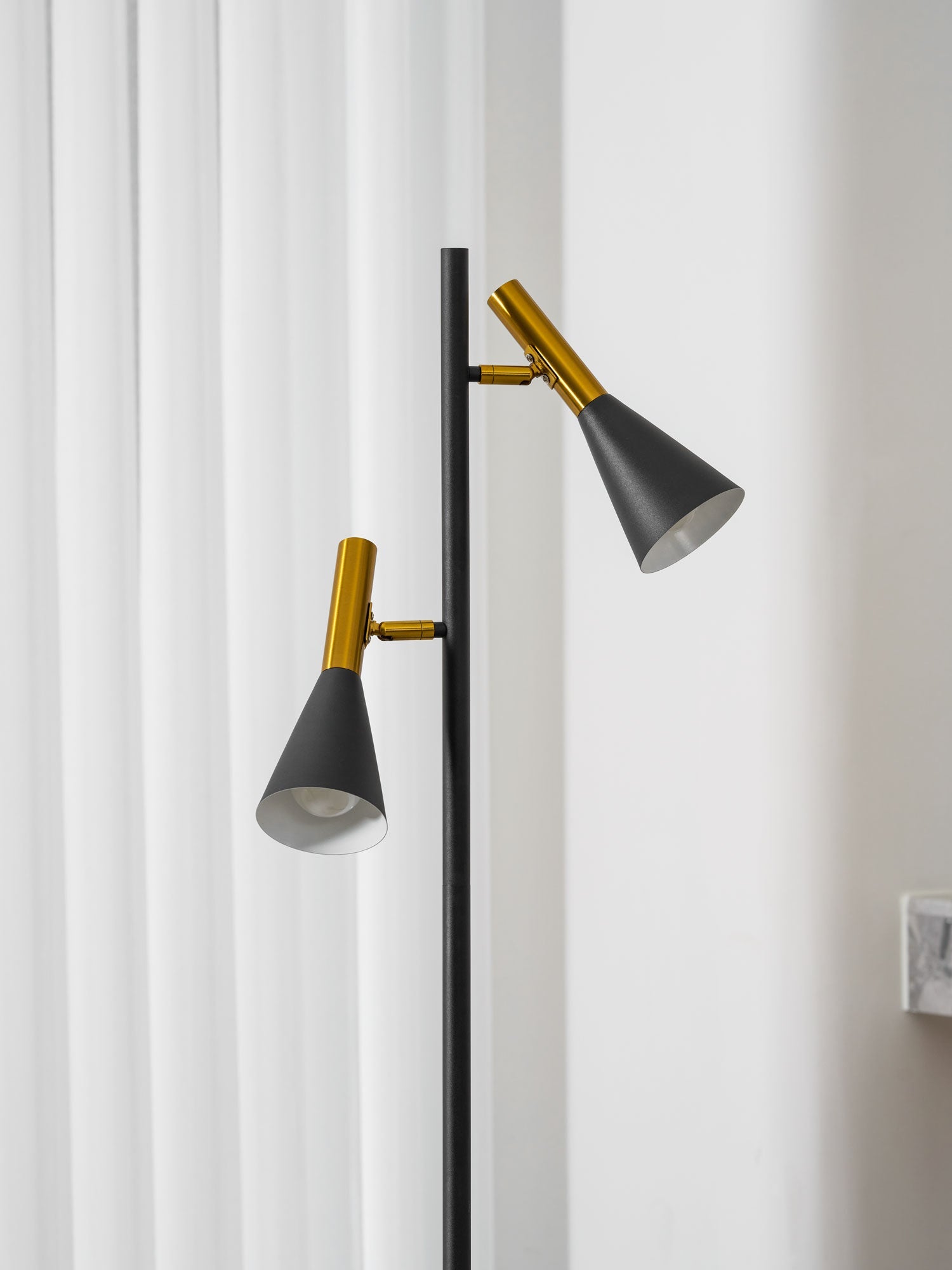 Lampadaire minimaliste Asen en Métal, Marbre, Fer Noir