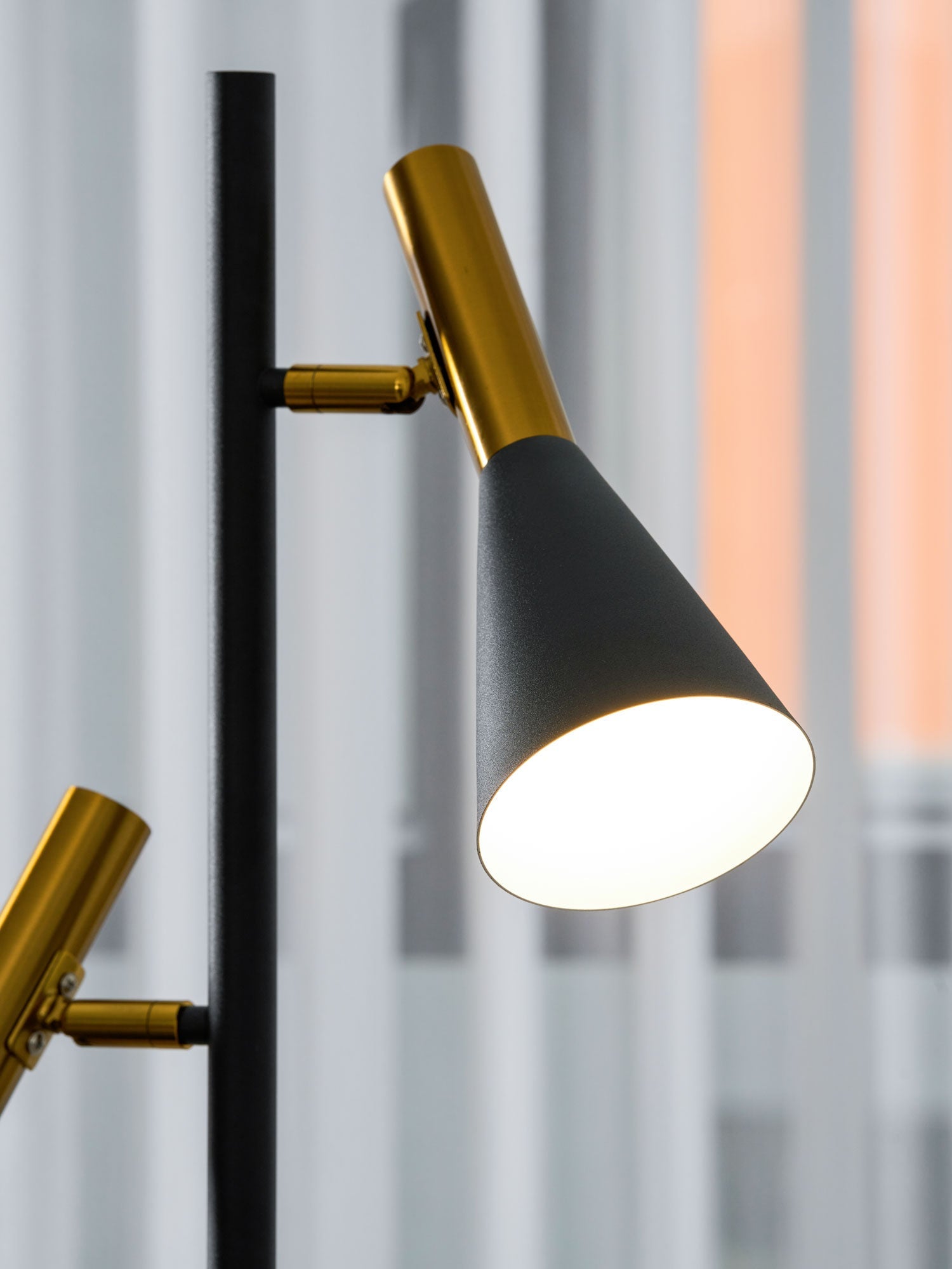 Lampadaire minimaliste Asen en Métal, Marbre, Fer Noir