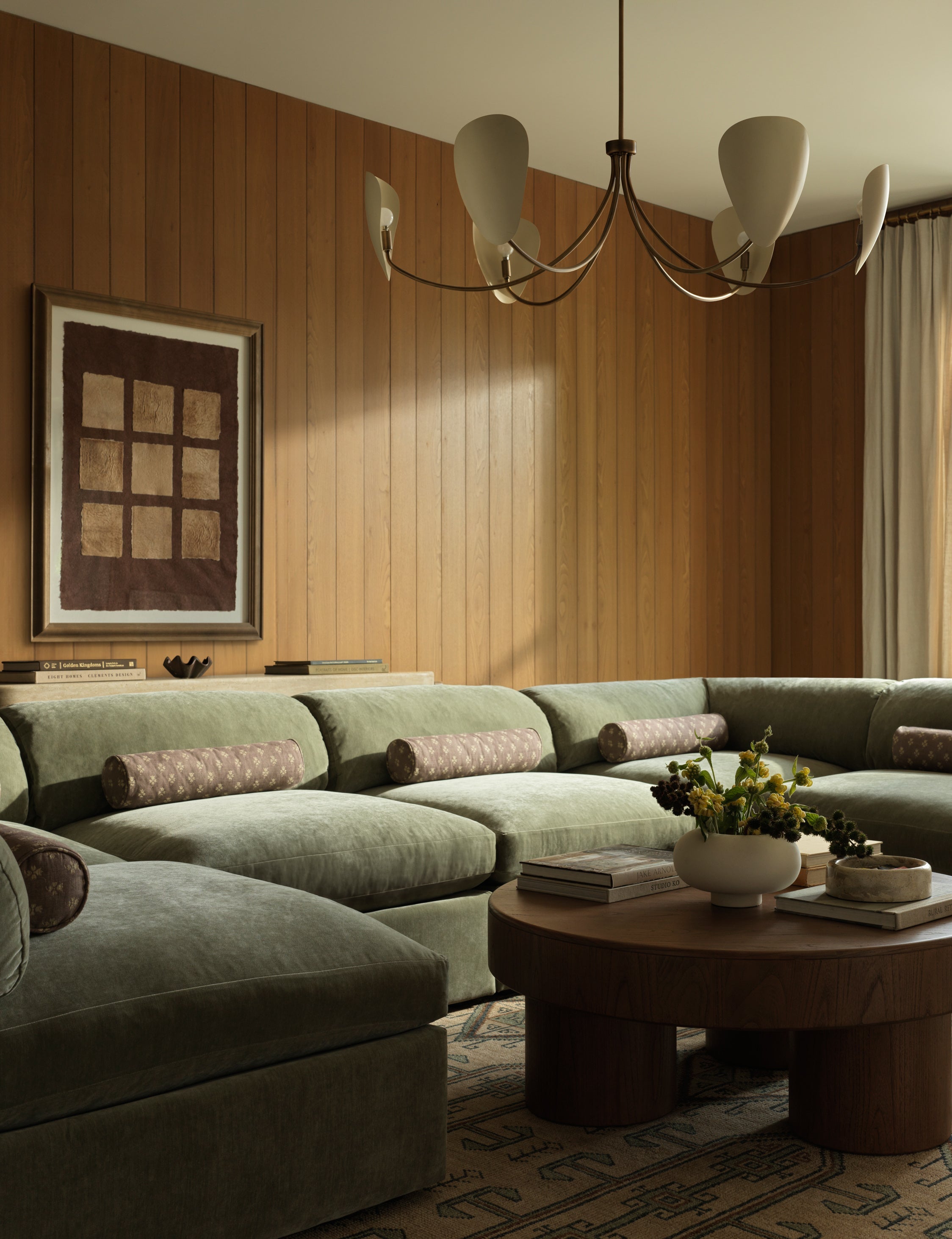 Lustre moderne Graydon en laiton ancien - Laiton ancien