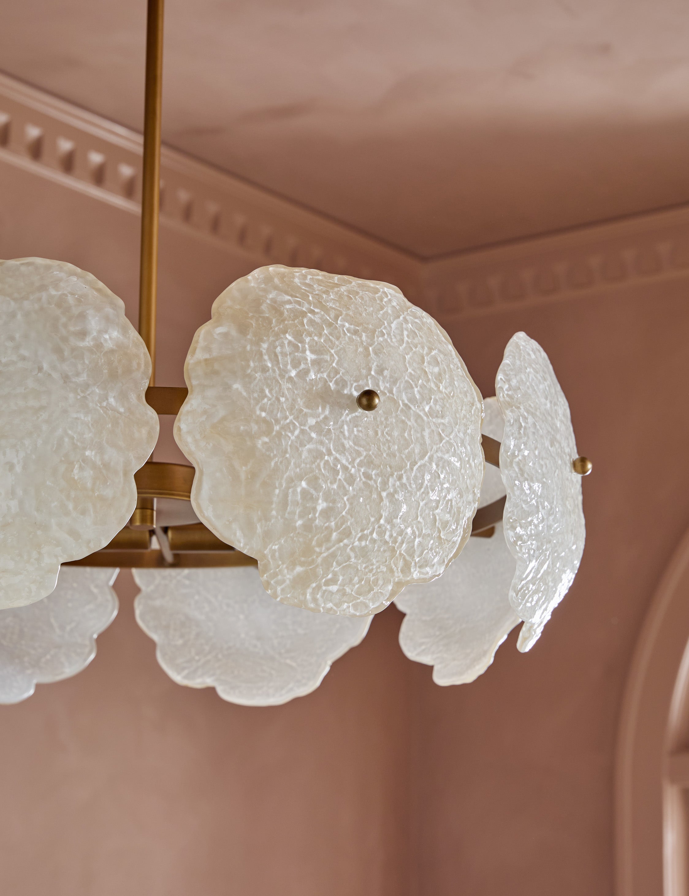 Lustre moderne Herold en laiton ancien - Laiton ancien