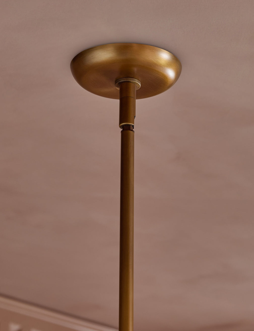 Lustre moderne Herold en laiton ancien - Laiton ancien