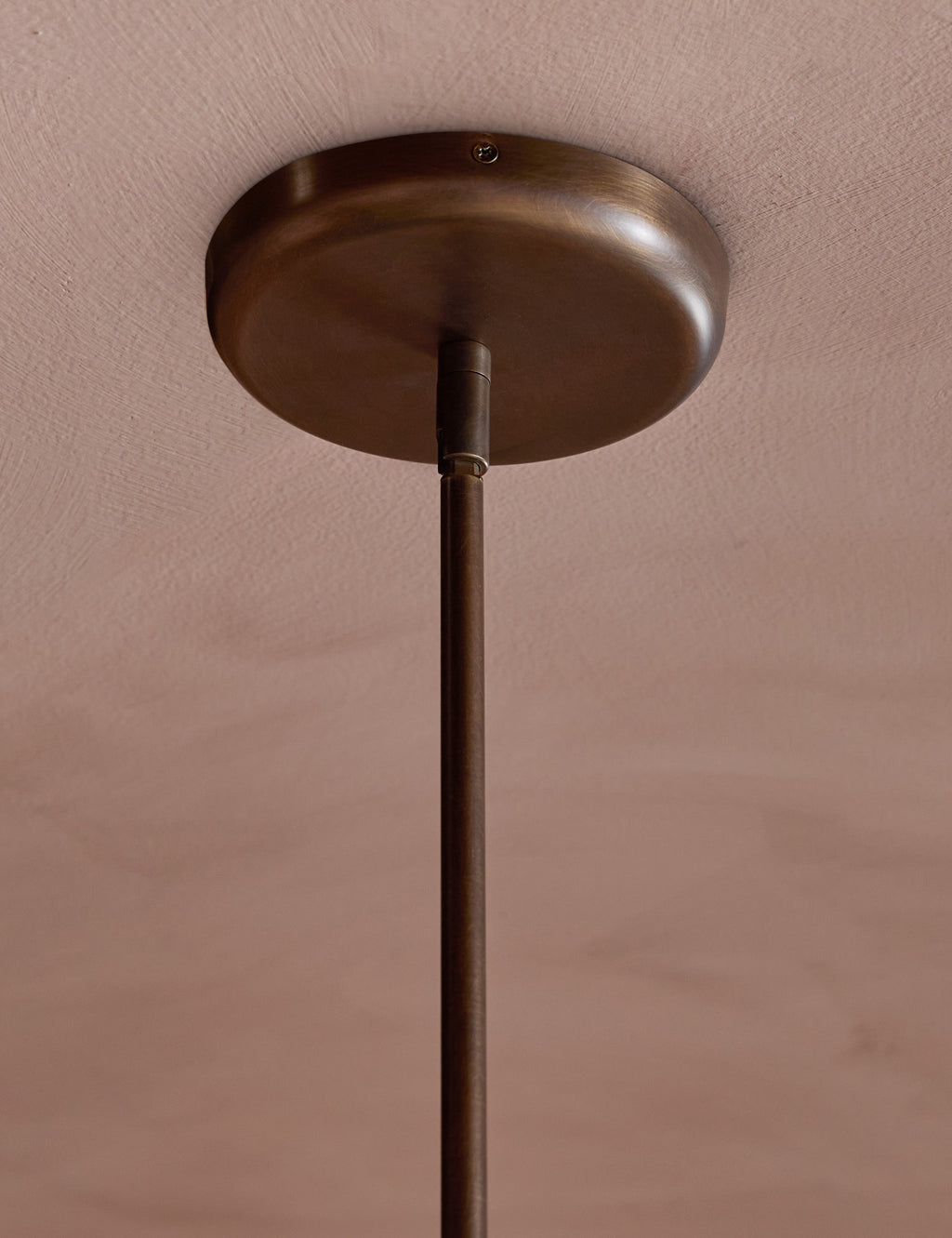 Lustre moderne Titus en laiton vieilli - Laiton vieilli