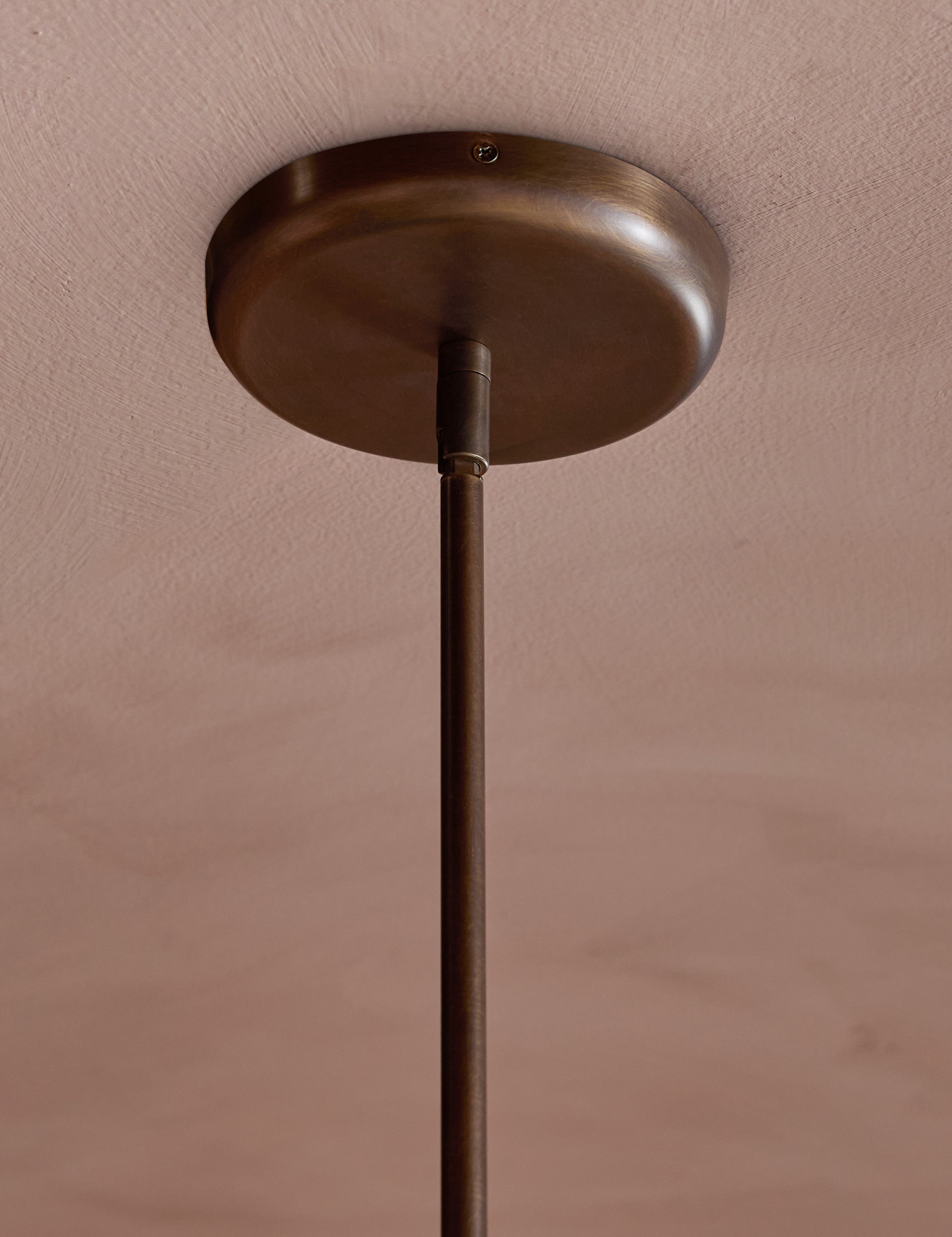 Lustre moderne Titus en laiton vieilli - Laiton vieilli