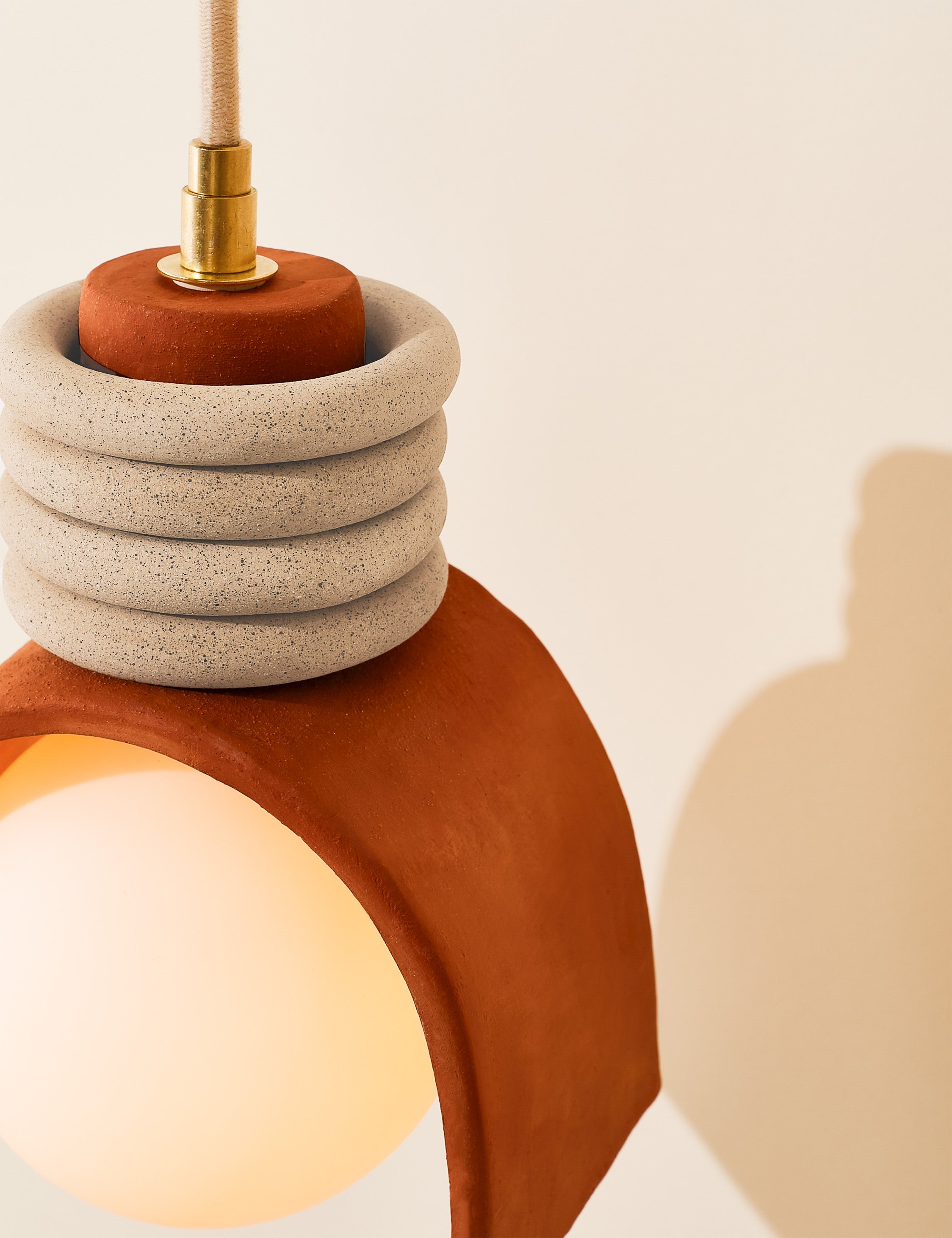 Suspension design Vinson en terre cuite et sable - Terre cuite et sable