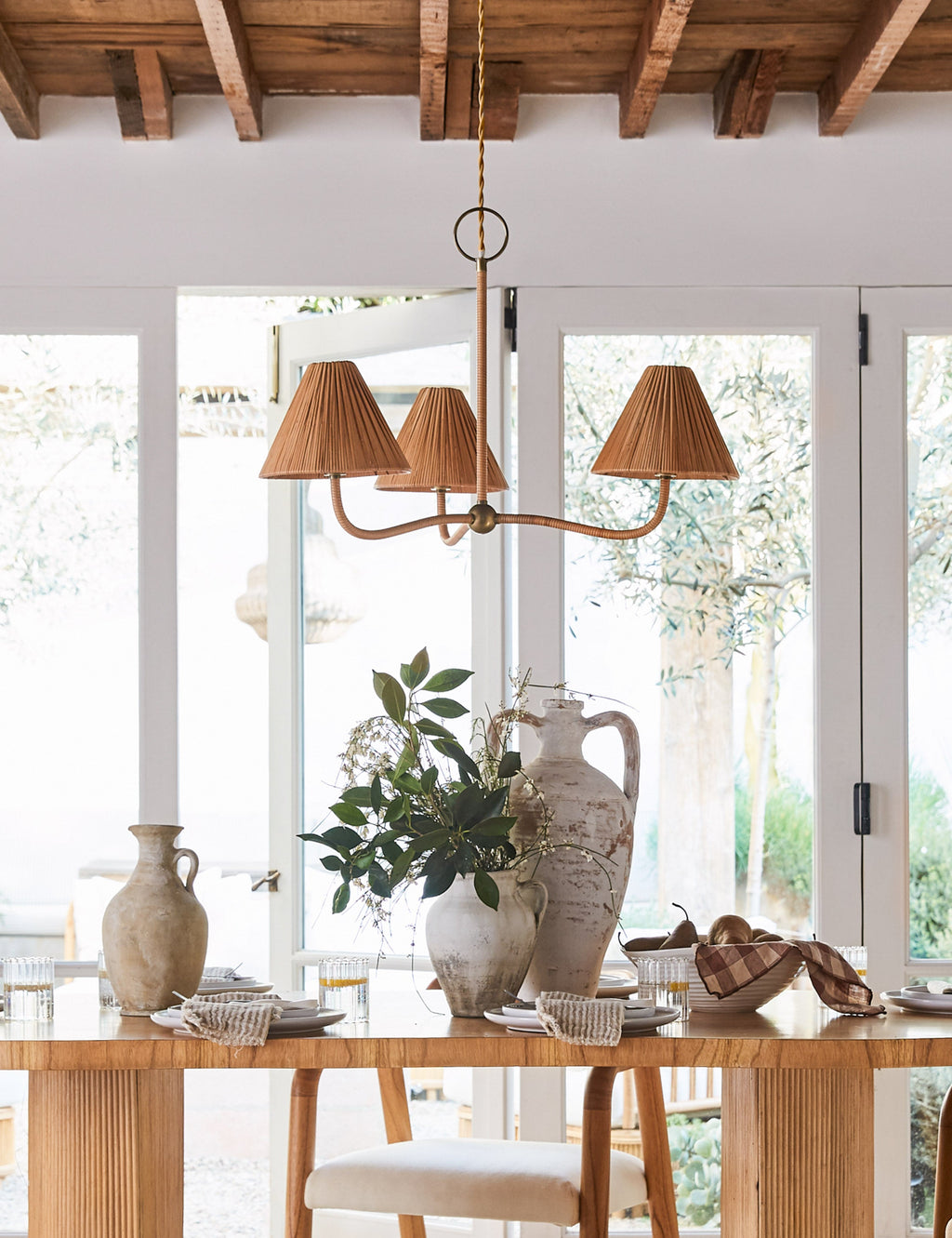 Lustre design Laurent en sustainably harvested rotin