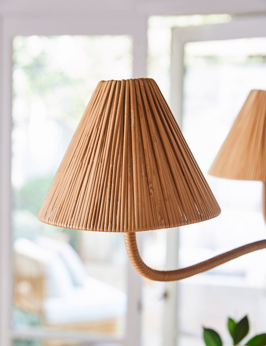 Lustre design Laurent en sustainably harvested rotin