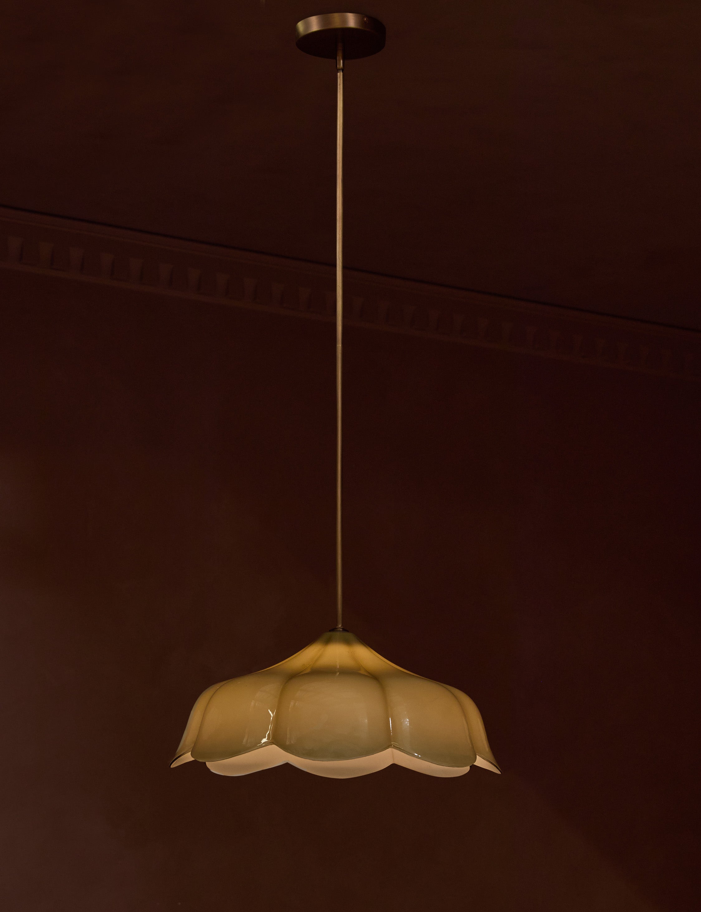 Suspension design Ingo en laiton ancien - Laiton ancien